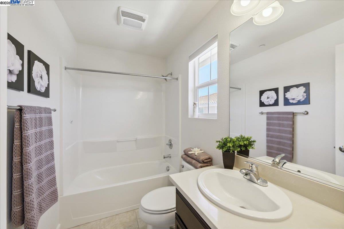 Detail Gallery Image 20 of 33 For 164 Heligan Lane #2,  Livermore,  CA 94551-0000 - 2 Beds | 2/1 Baths