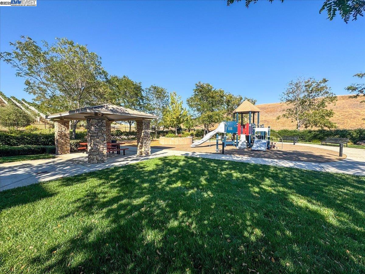 Detail Gallery Image 32 of 33 For 164 Heligan Lane #2,  Livermore,  CA 94551-0000 - 2 Beds | 2/1 Baths