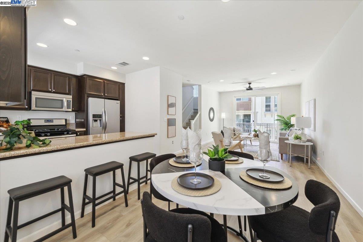Detail Gallery Image 6 of 33 For 164 Heligan Lane #2,  Livermore,  CA 94551-0000 - 2 Beds | 2/1 Baths