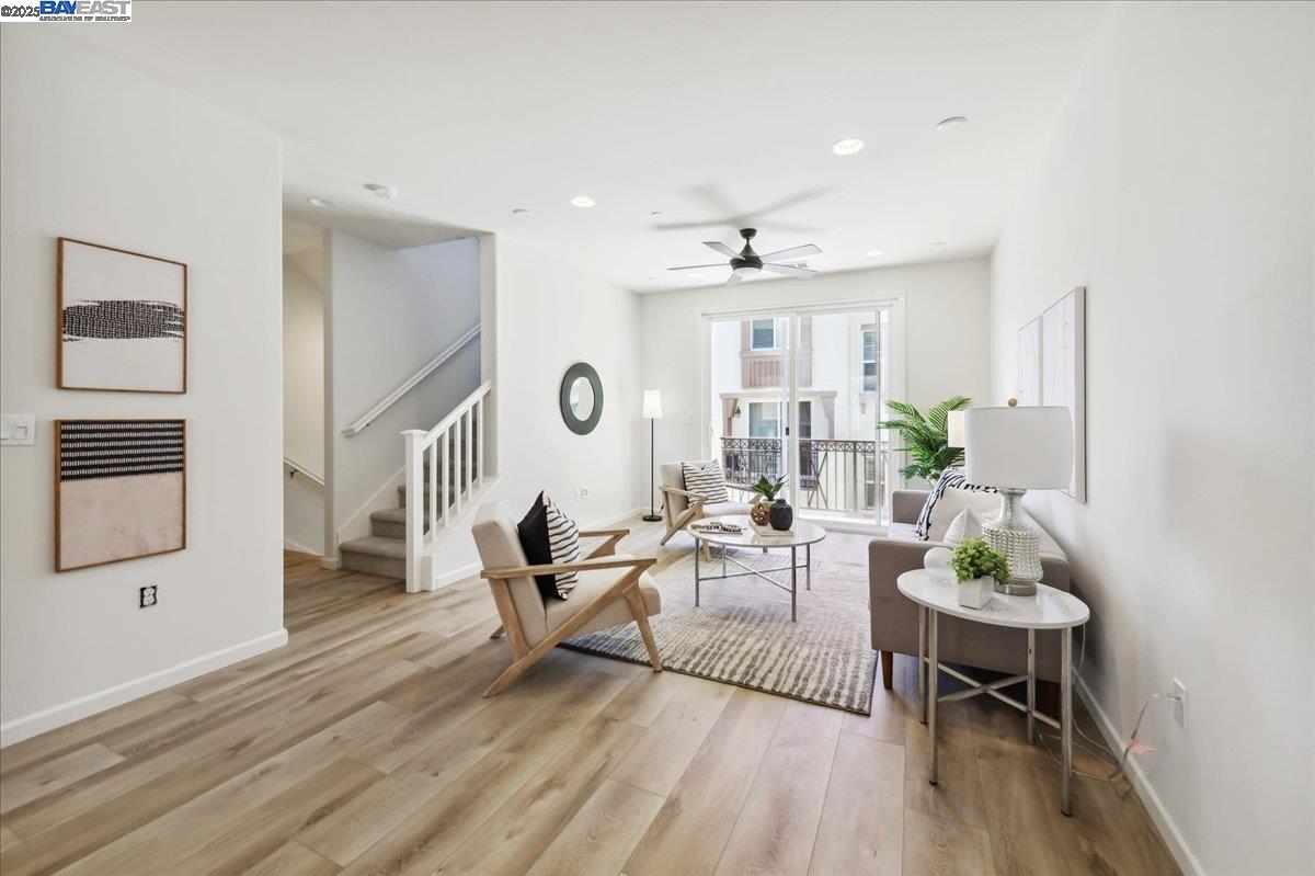 Detail Gallery Image 8 of 33 For 164 Heligan Lane #2,  Livermore,  CA 94551-0000 - 2 Beds | 2/1 Baths