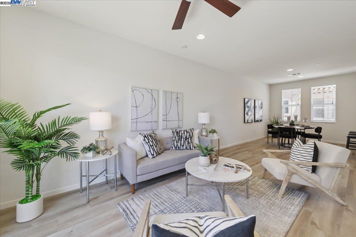 Detail Gallery Image 10 of 33 For 164 Heligan Lane #2,  Livermore,  CA 94551-0000 - 2 Beds | 2/1 Baths