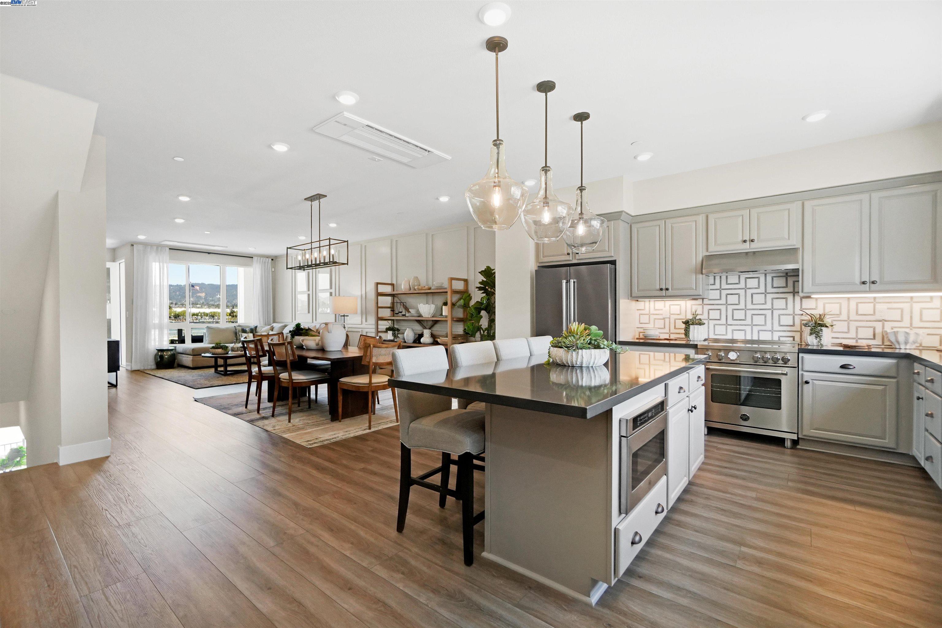 Detail Gallery Image 11 of 60 For 2260 Stanford Street, Alameda,  CA 94501 - 3 Beds | 3/1 Baths