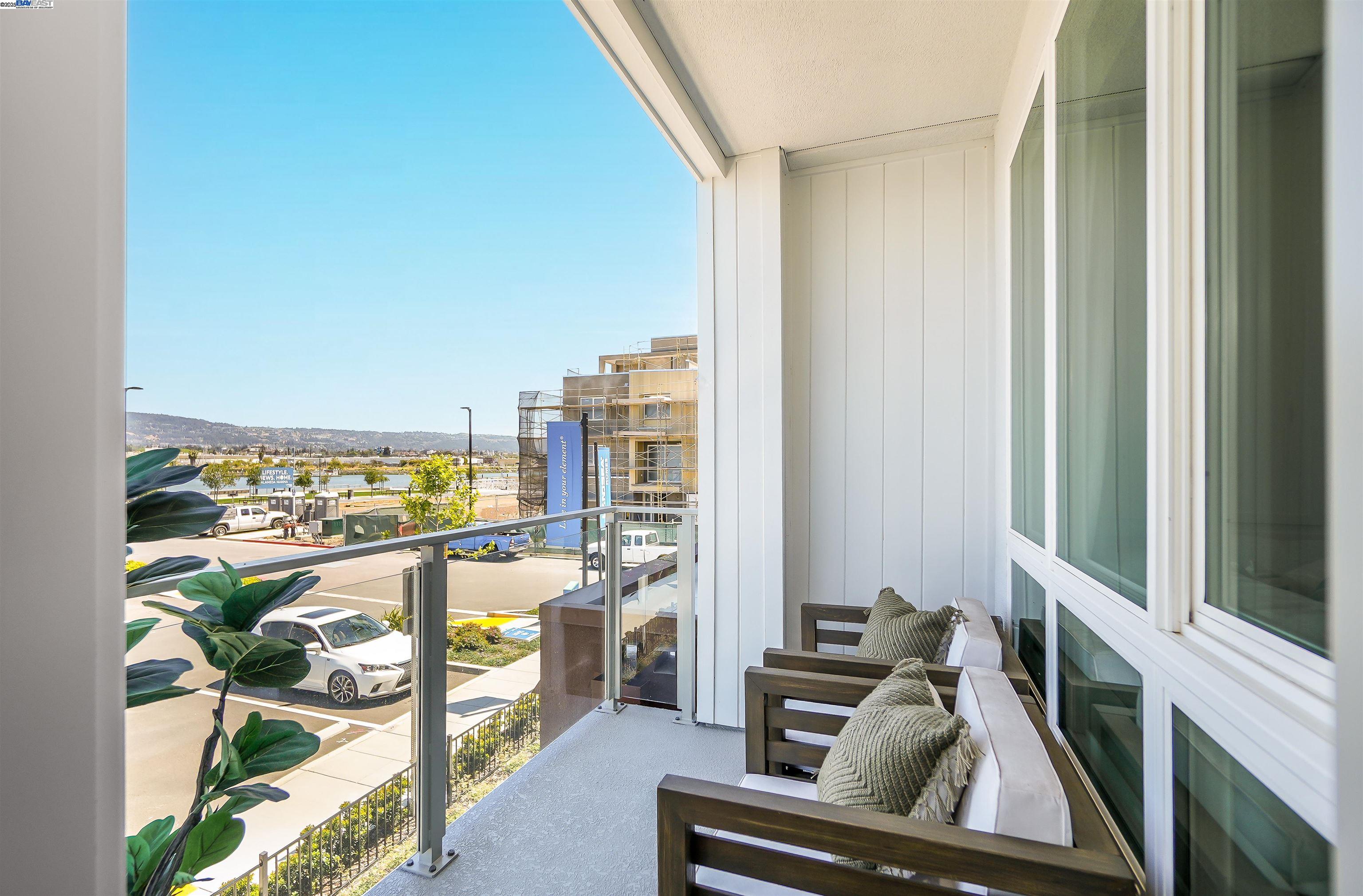 Detail Gallery Image 17 of 60 For 2260 Stanford Street, Alameda,  CA 94501 - 3 Beds | 3/1 Baths