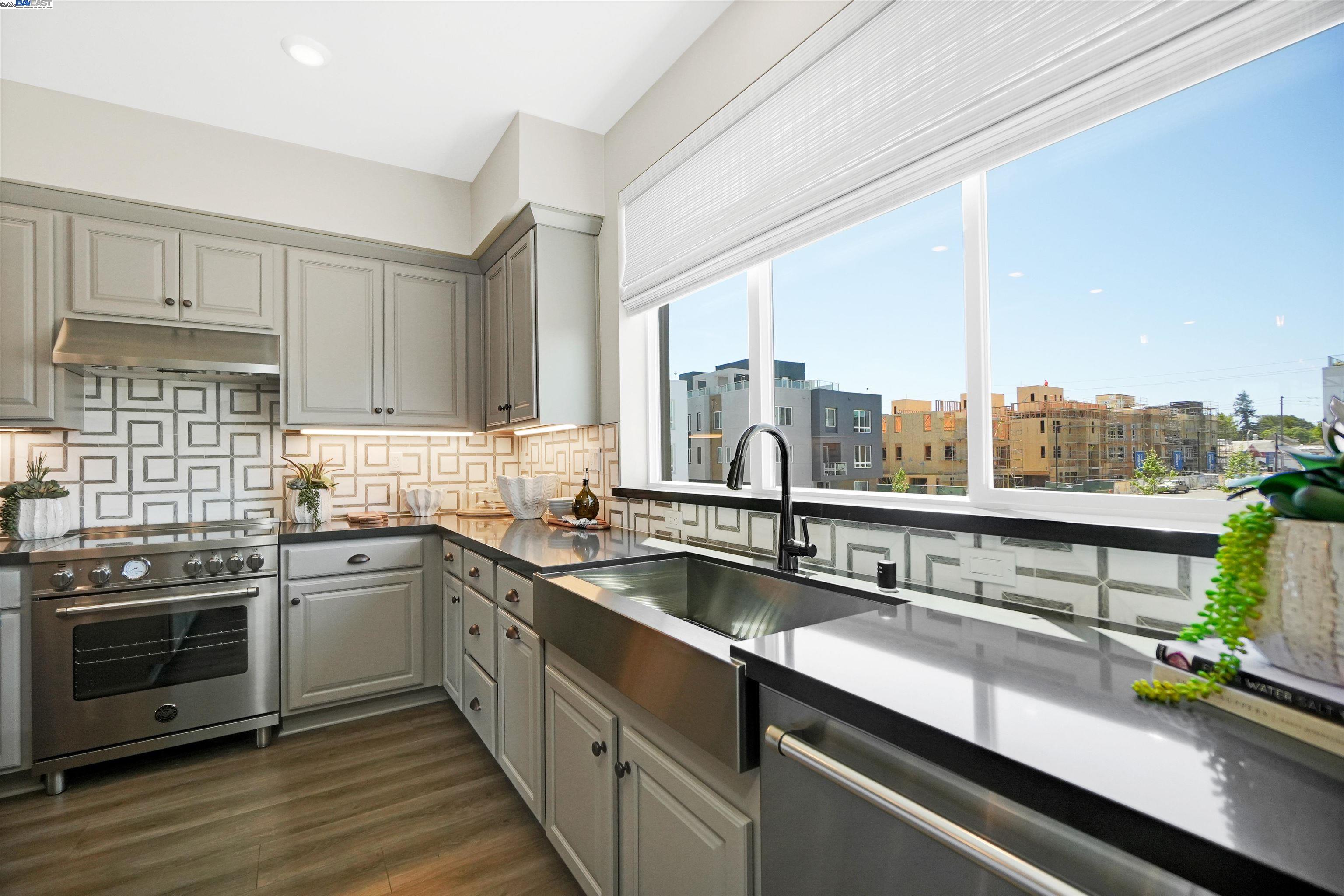 Detail Gallery Image 25 of 60 For 2260 Stanford Street, Alameda,  CA 94501 - 3 Beds | 3/1 Baths