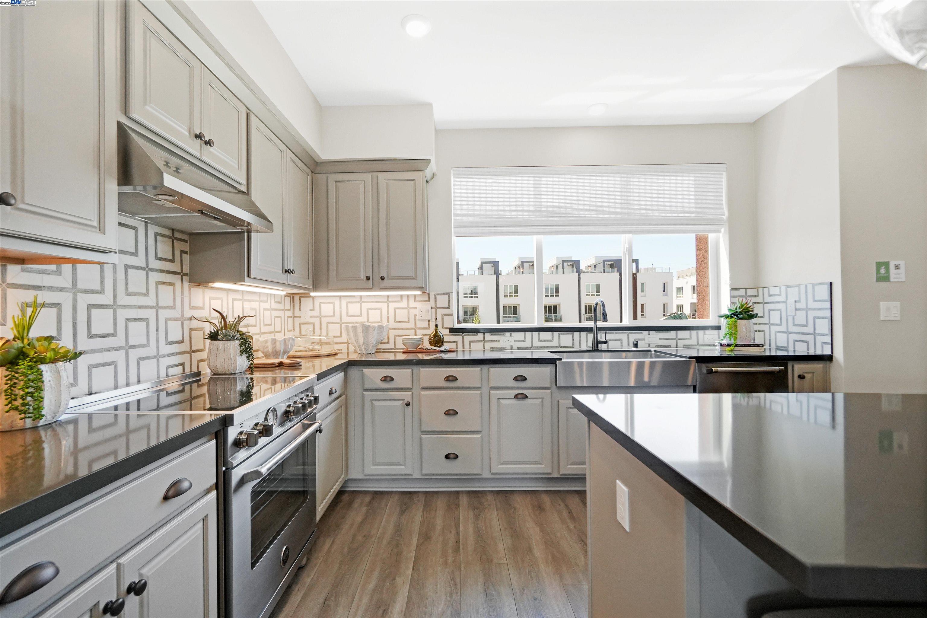Detail Gallery Image 27 of 60 For 2260 Stanford Street, Alameda,  CA 94501 - 3 Beds | 3/1 Baths