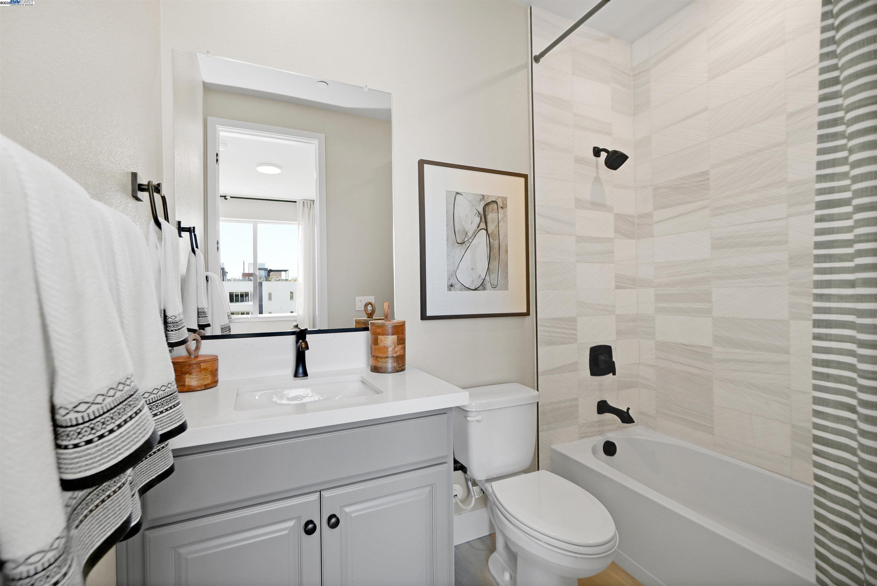 Detail Gallery Image 30 of 60 For 2260 Stanford Street, Alameda,  CA 94501 - 3 Beds | 3/1 Baths