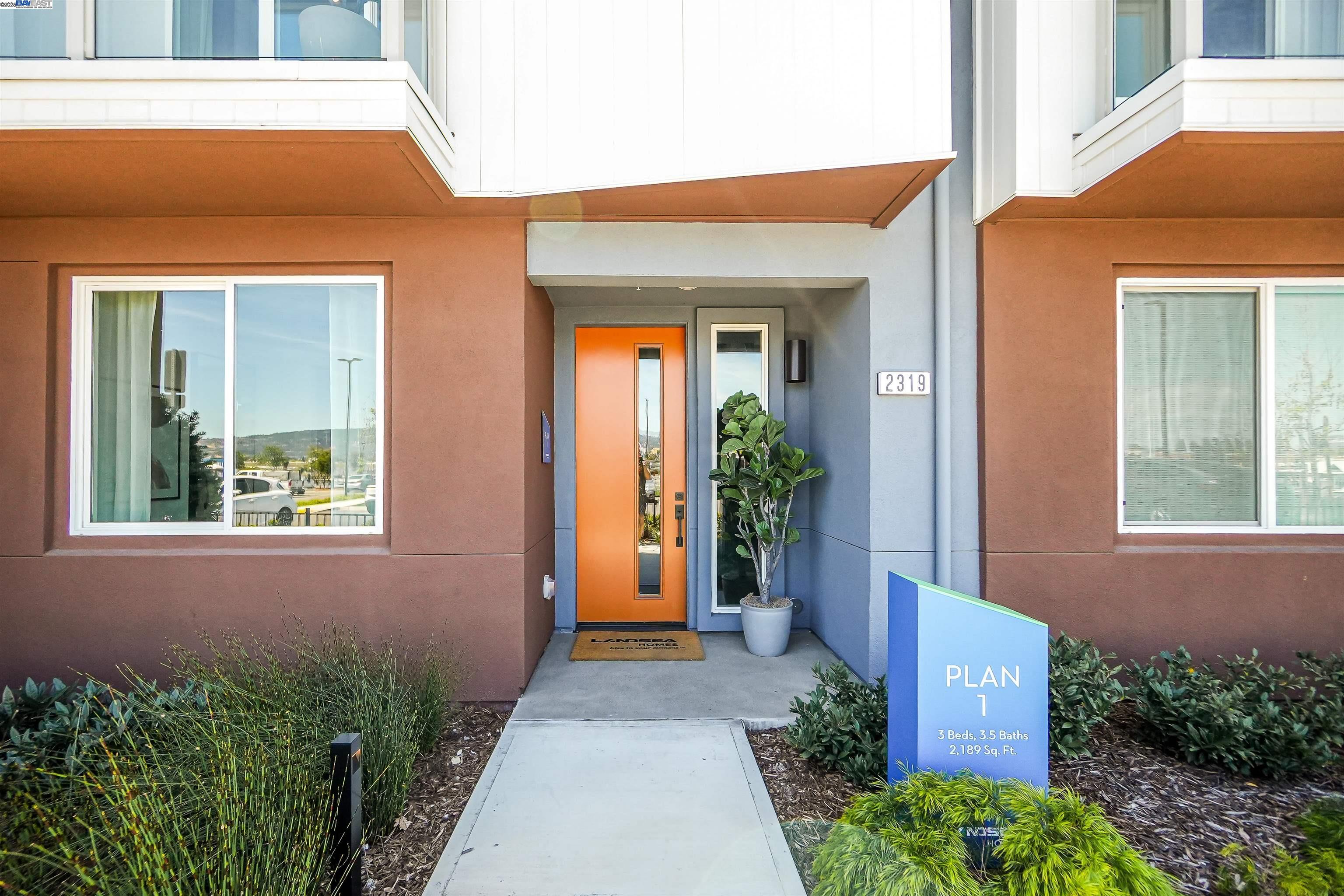 Detail Gallery Image 4 of 60 For 2260 Stanford Street, Alameda,  CA 94501 - 3 Beds | 3/1 Baths