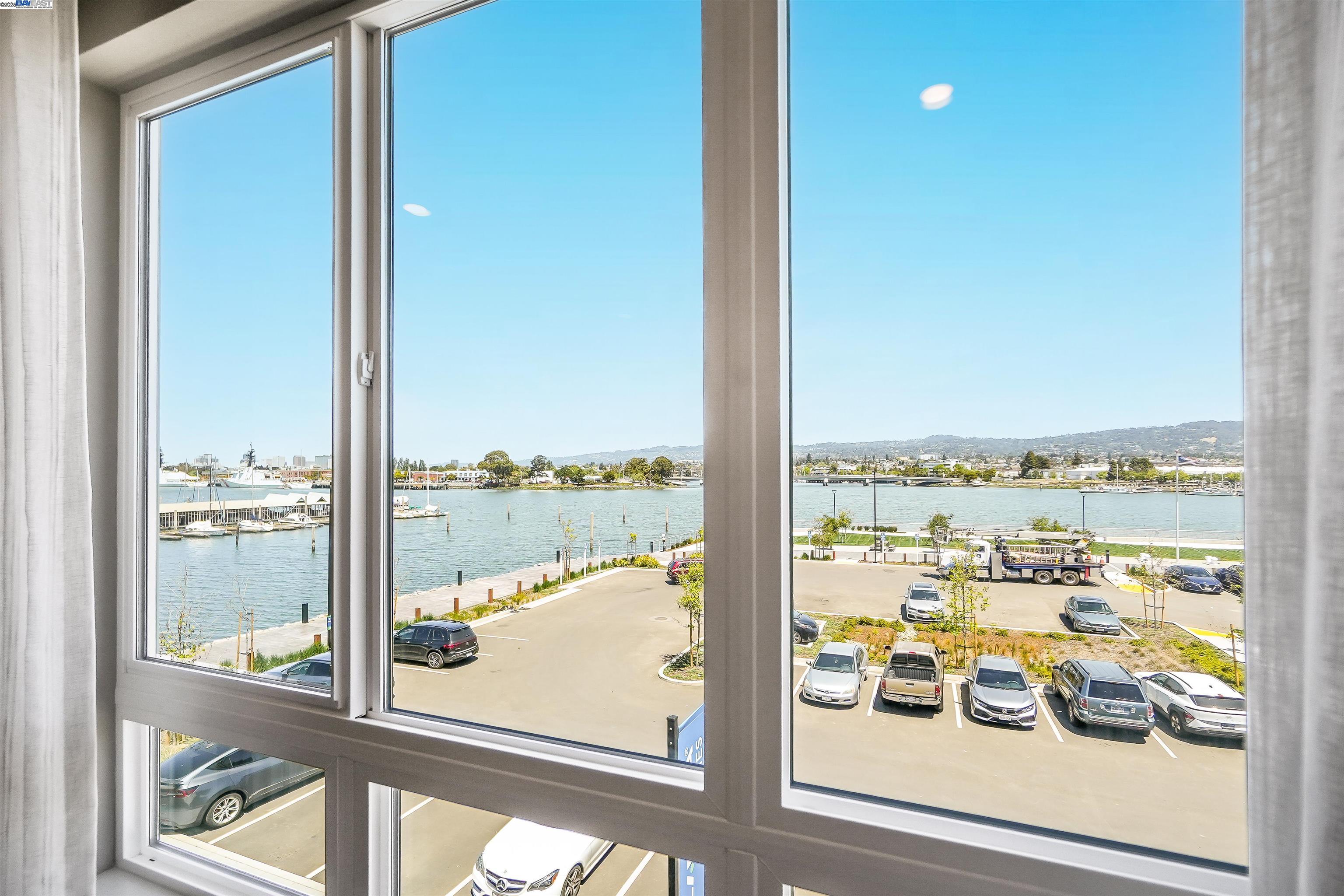 Detail Gallery Image 35 of 60 For 2260 Stanford Street, Alameda,  CA 94501 - 3 Beds | 3/1 Baths