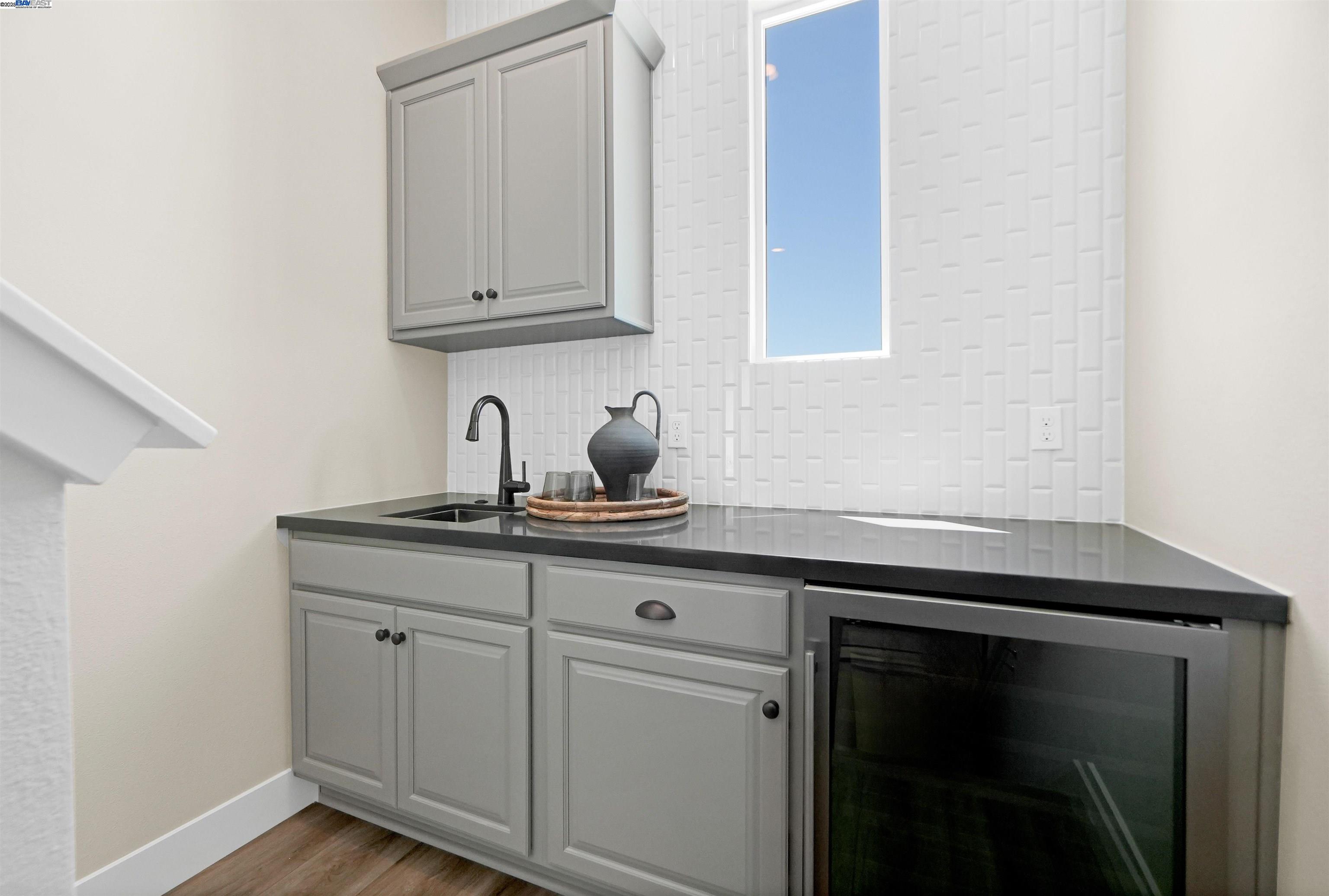 Detail Gallery Image 40 of 60 For 2260 Stanford Street, Alameda,  CA 94501 - 3 Beds | 3/1 Baths