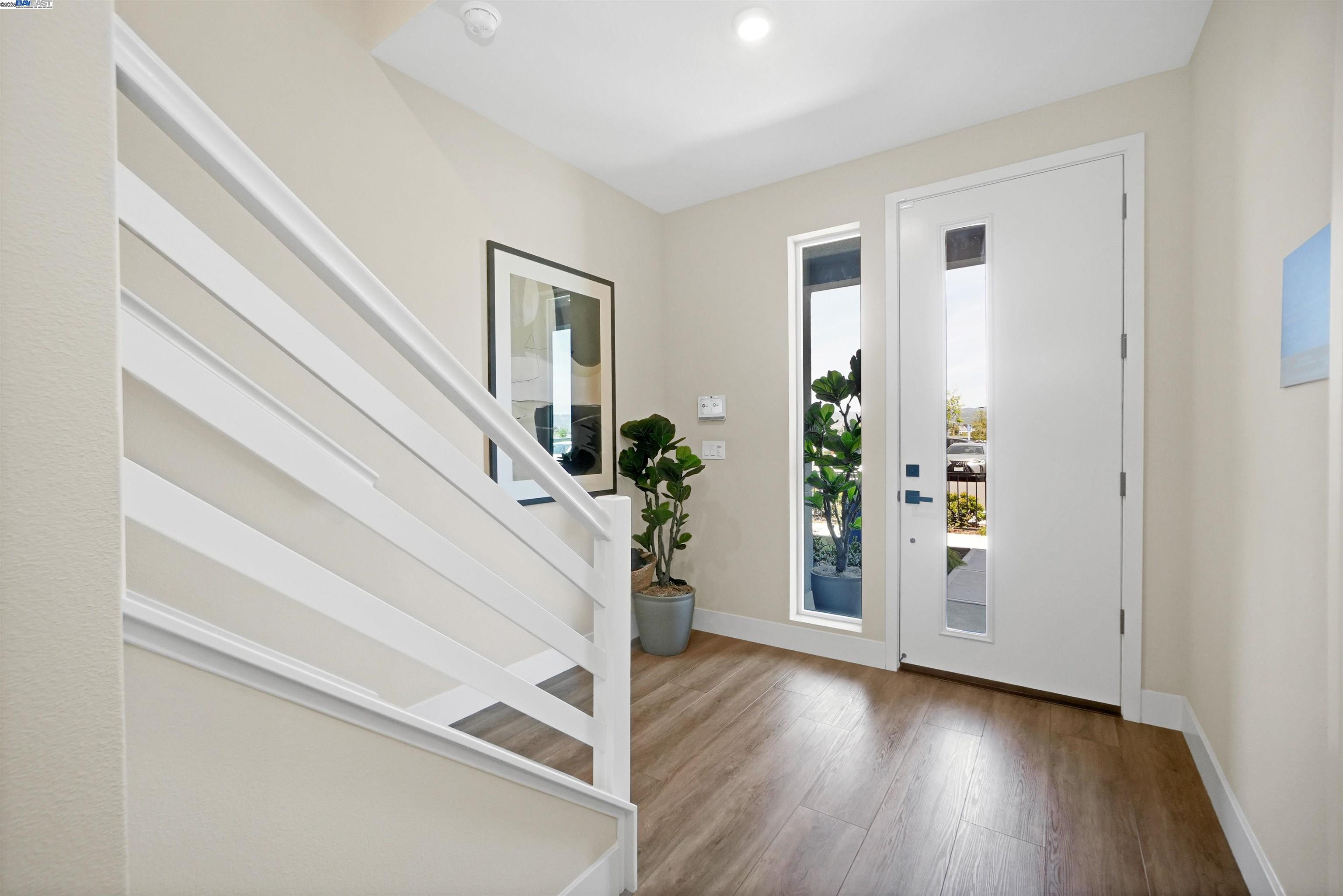 Detail Gallery Image 6 of 60 For 2260 Stanford Street, Alameda,  CA 94501 - 3 Beds | 3/1 Baths