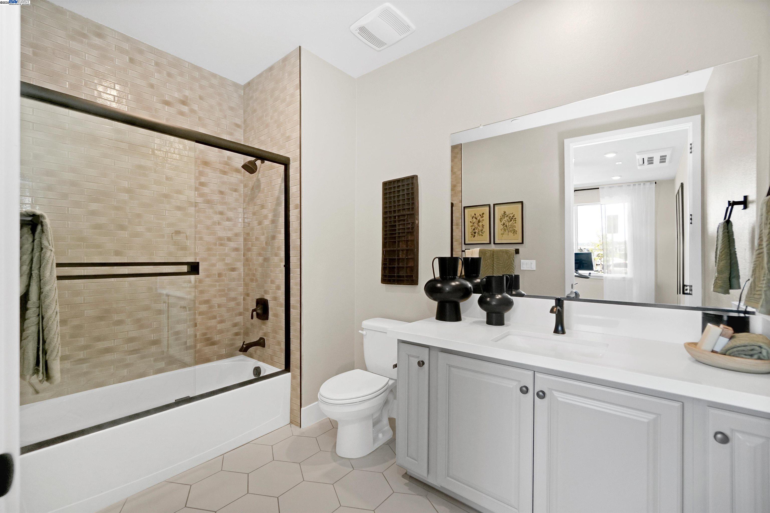 Detail Gallery Image 9 of 60 For 2260 Stanford Street, Alameda,  CA 94501 - 3 Beds | 3/1 Baths