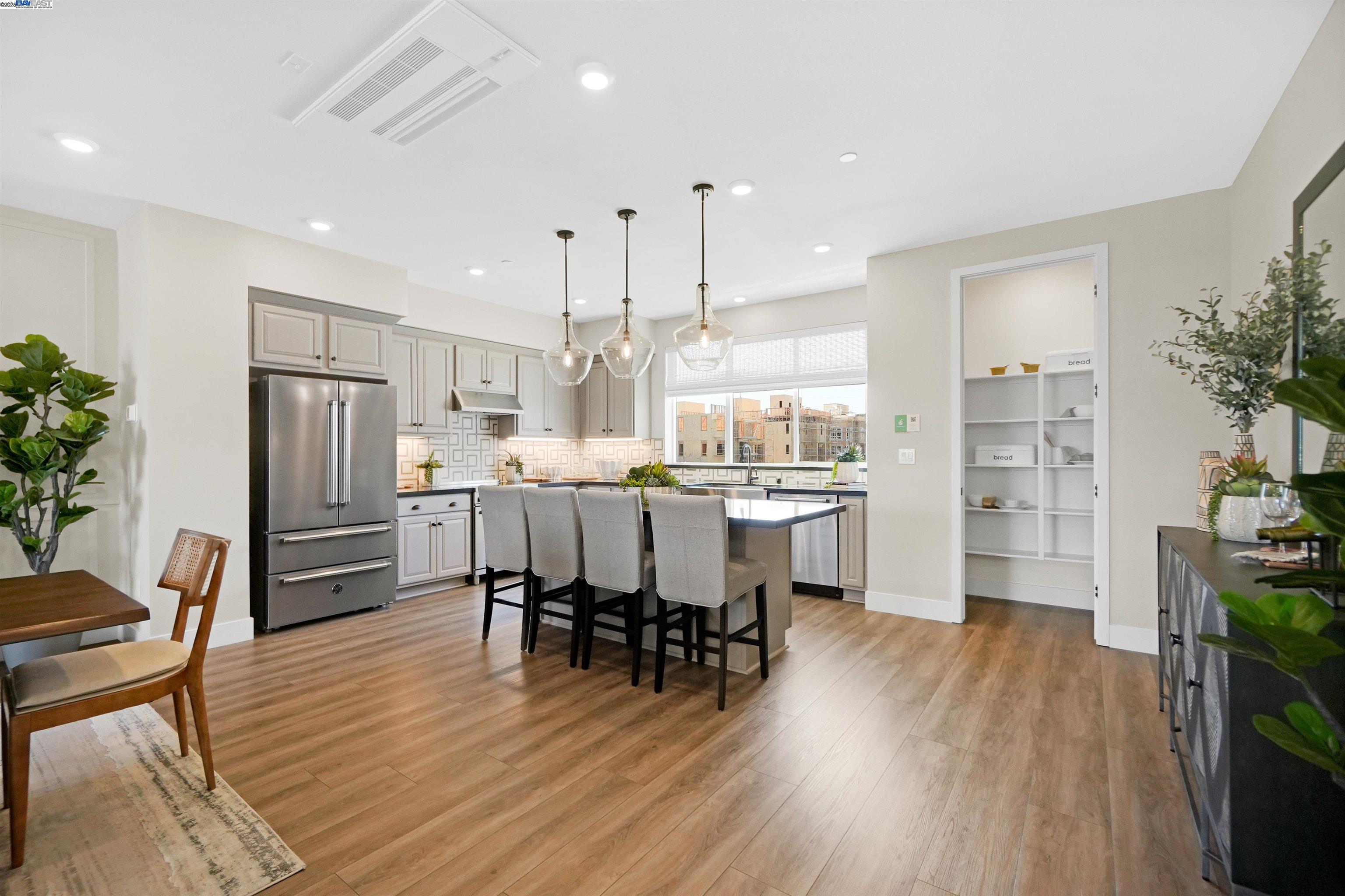 Detail Gallery Image 10 of 60 For 2260 Stanford Street, Alameda,  CA 94501 - 3 Beds | 3/1 Baths