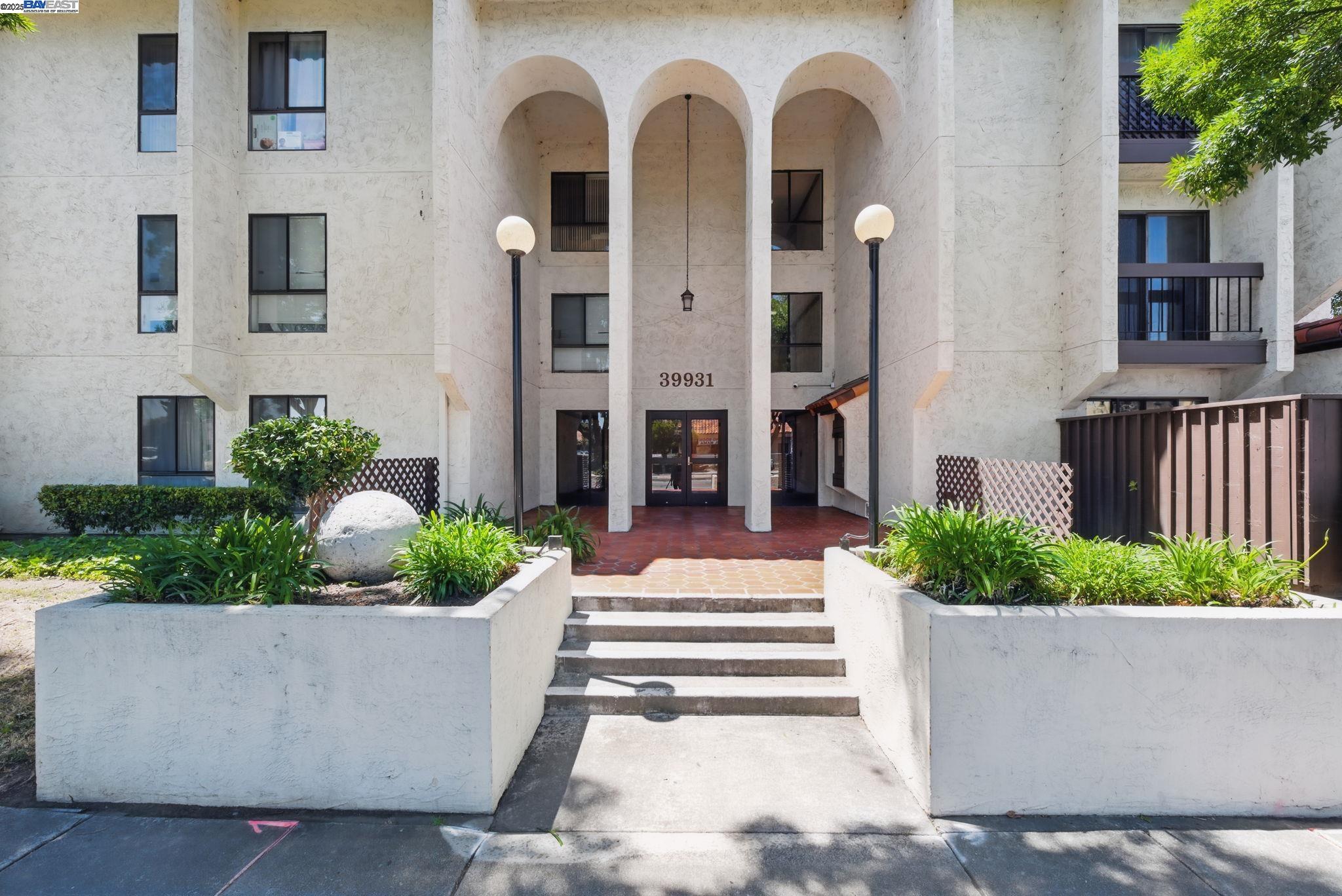Detail Gallery Image 1 of 33 For 39931 Cedar Blvd #301,  Newark,  CA 94560 - 2 Beds | 2 Baths