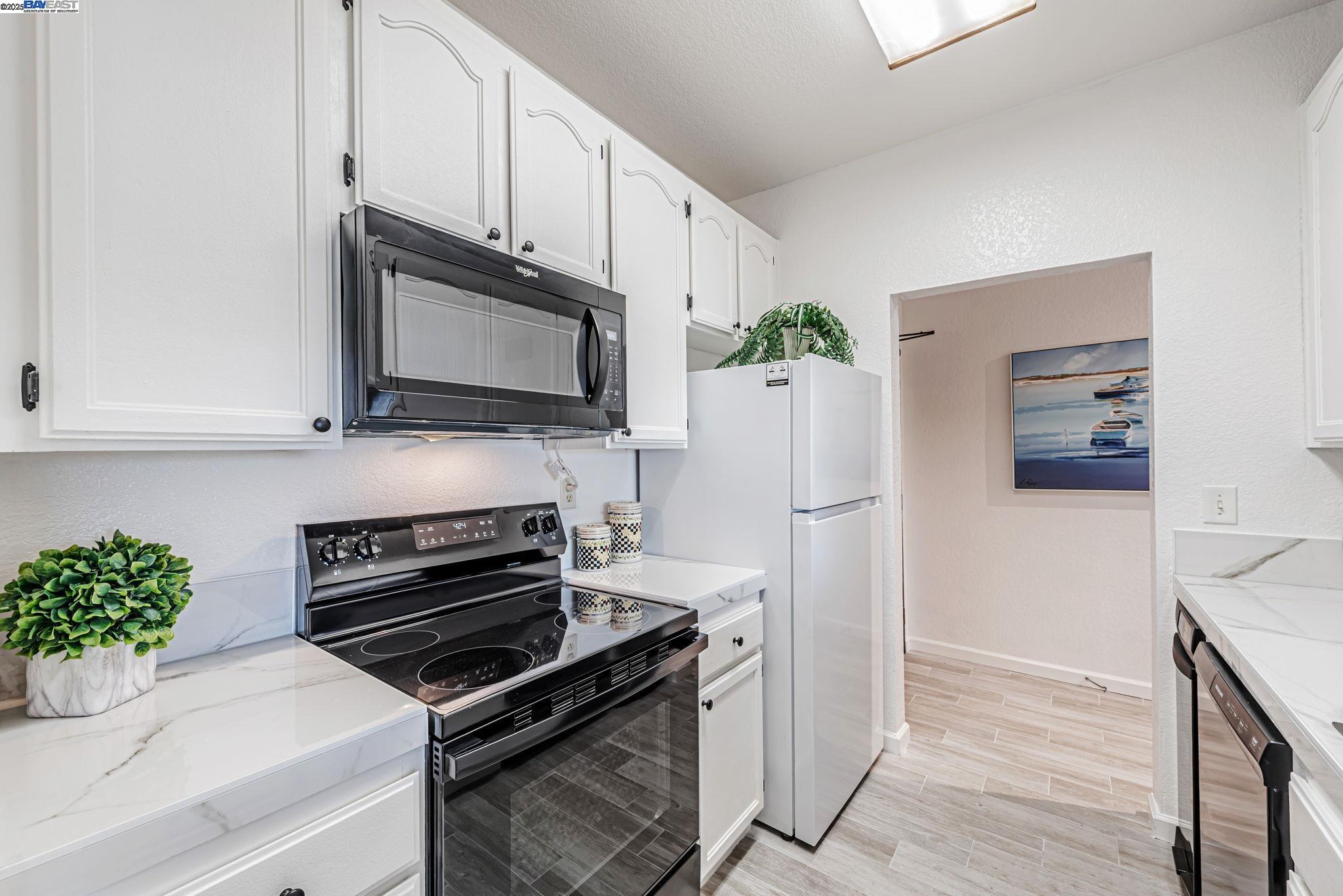 Detail Gallery Image 12 of 33 For 39931 Cedar Blvd #301,  Newark,  CA 94560 - 2 Beds | 2 Baths