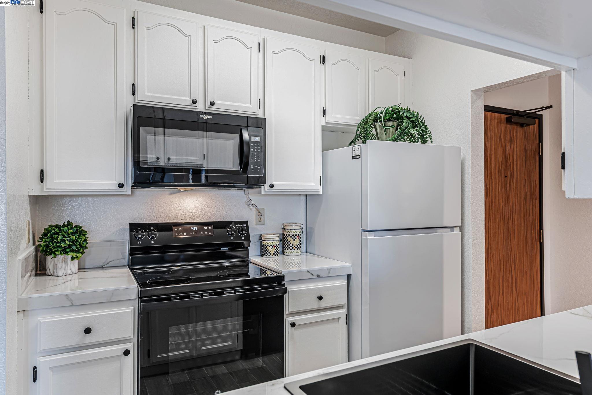 Detail Gallery Image 7 of 33 For 39931 Cedar Blvd #301,  Newark,  CA 94560 - 2 Beds | 2 Baths