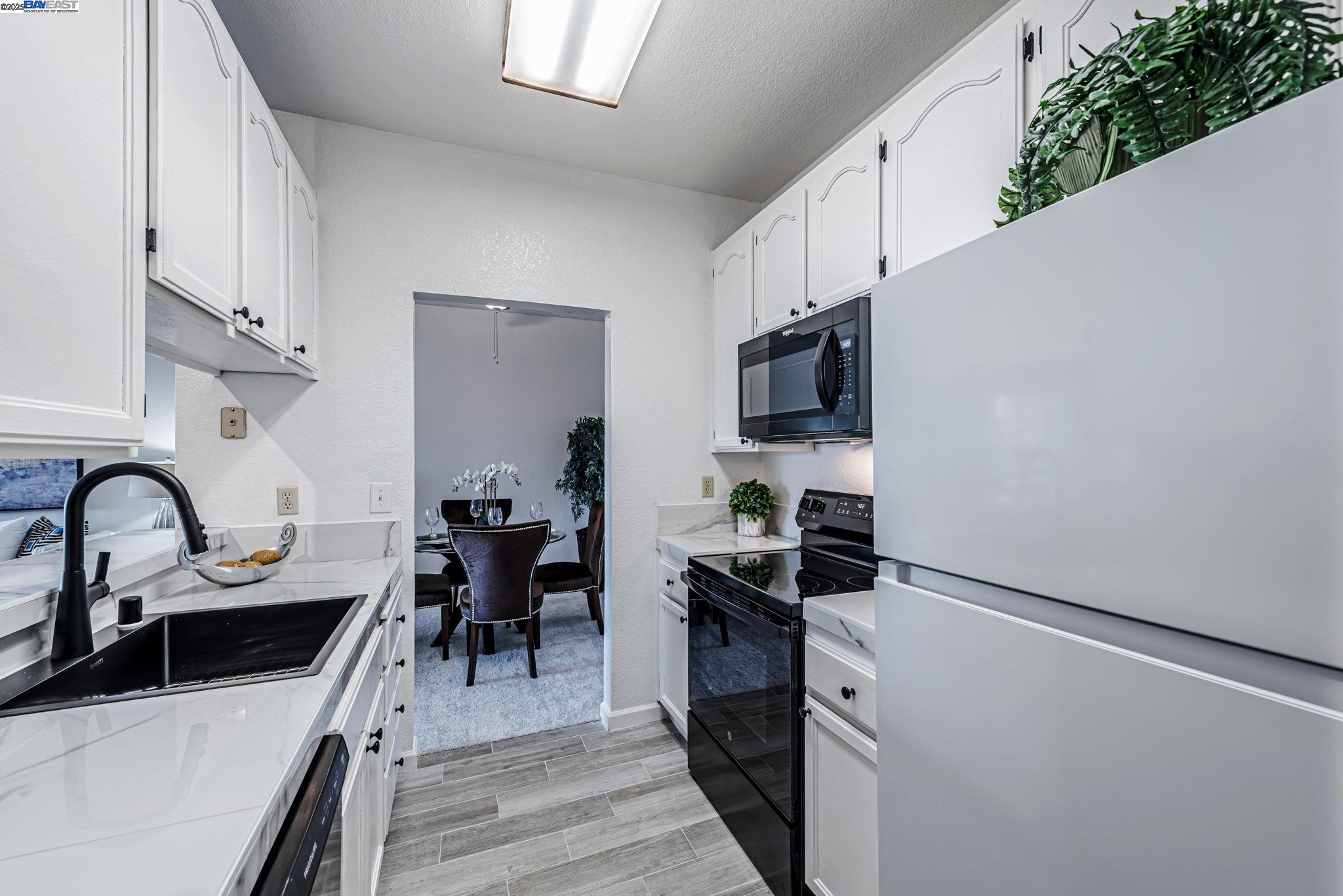 Detail Gallery Image 8 of 33 For 39931 Cedar Blvd #301,  Newark,  CA 94560 - 2 Beds | 2 Baths