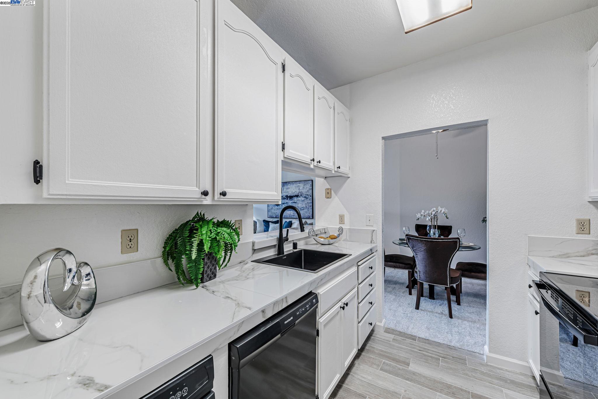 Detail Gallery Image 10 of 33 For 39931 Cedar Blvd #301,  Newark,  CA 94560 - 2 Beds | 2 Baths