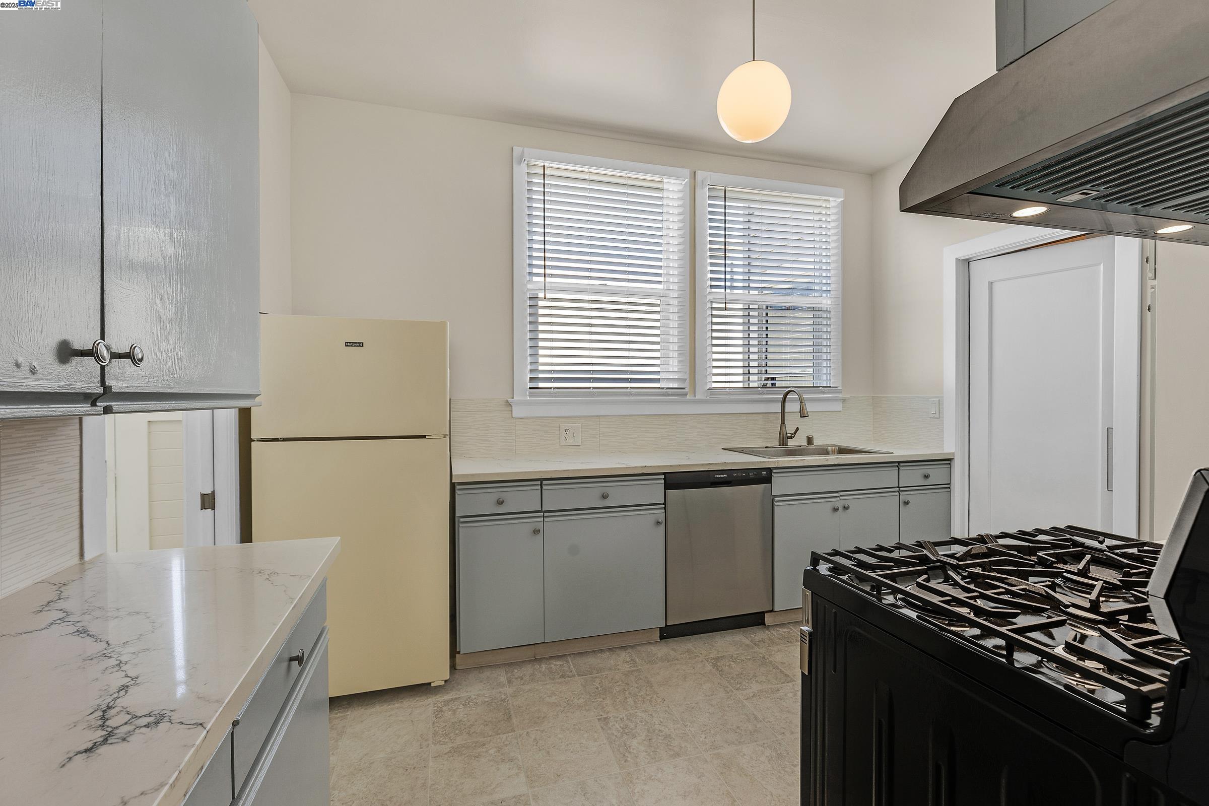 Detail Gallery Image 18 of 38 For 4134-4136 Fulton St, San Francisco,  CA 94121 - – Beds | – Baths