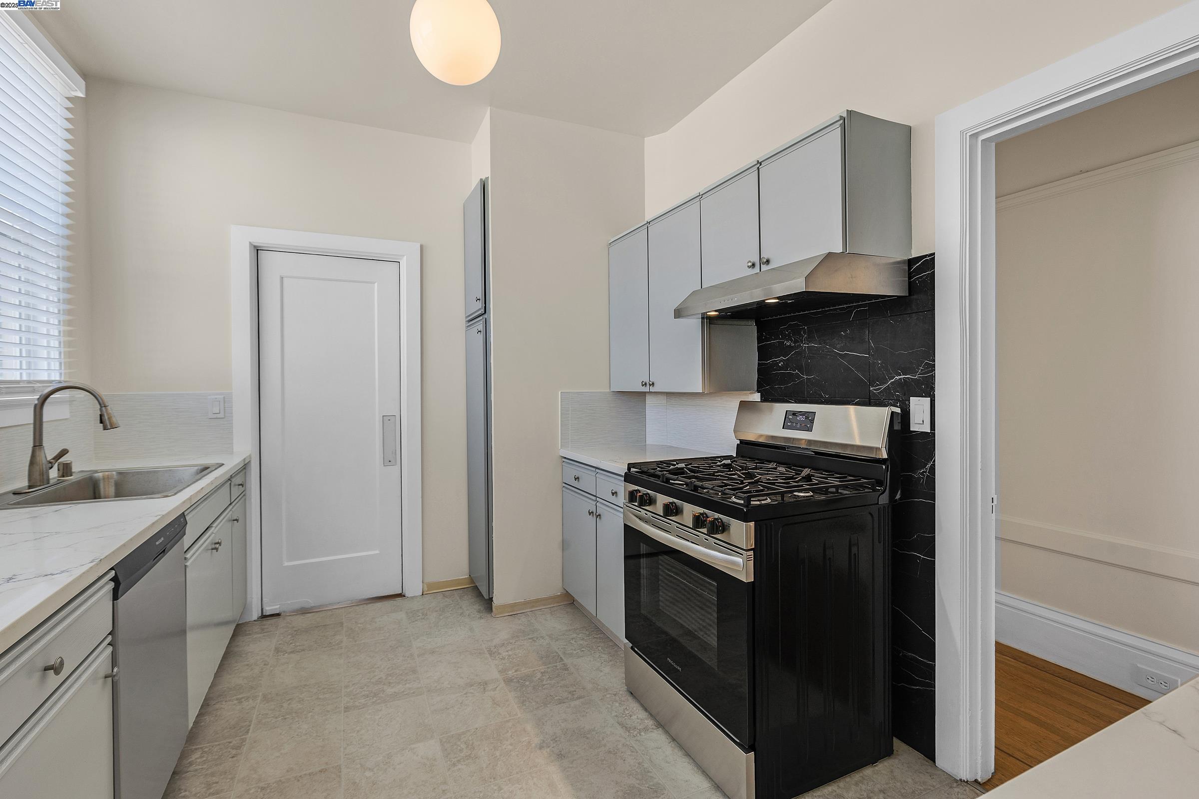 Detail Gallery Image 19 of 38 For 4134-4136 Fulton St, San Francisco,  CA 94121 - – Beds | – Baths