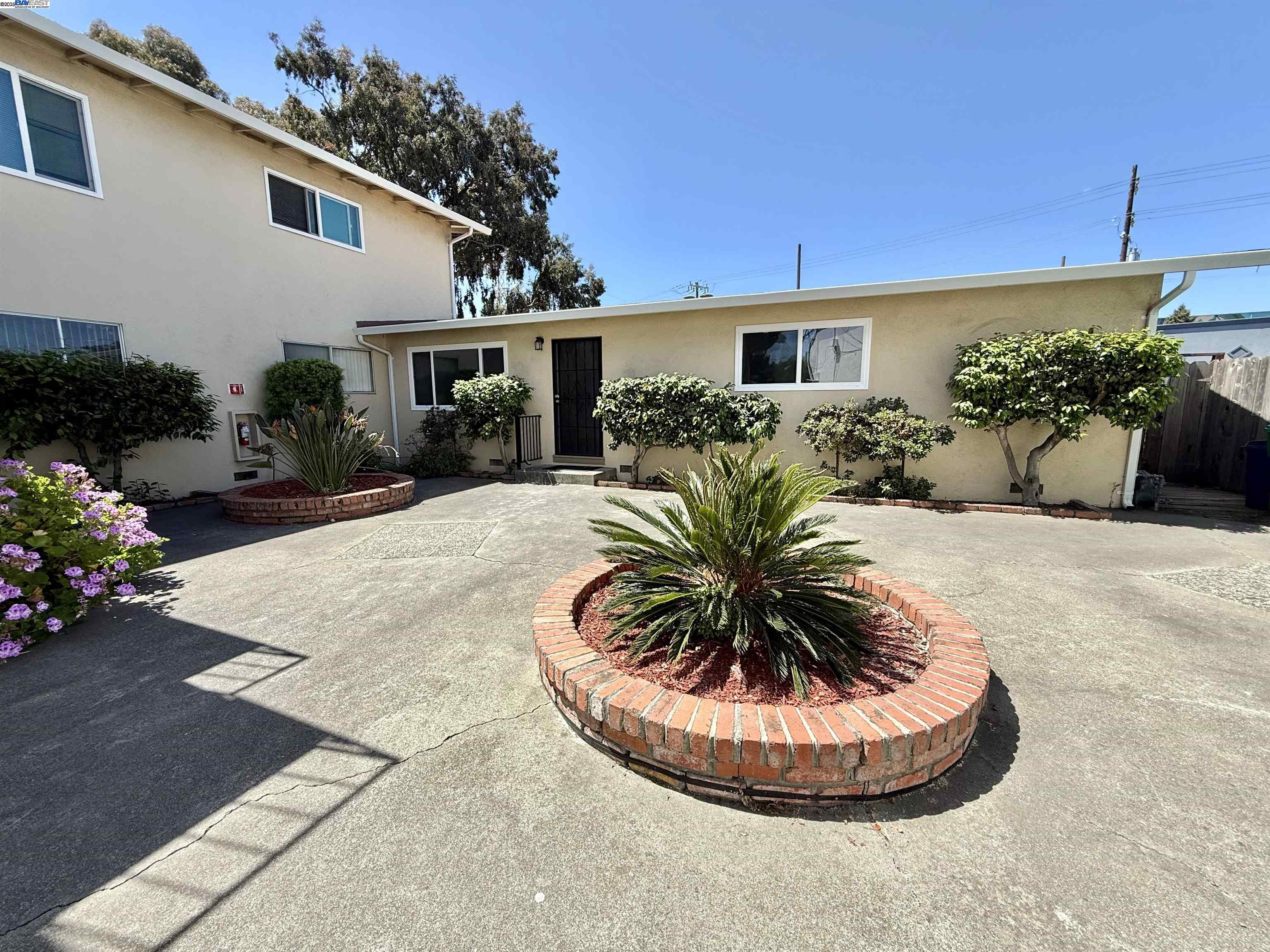 Detail Gallery Image 1 of 26 For 809 Coburn Ct #a,  San Leandro,  CA 94578 - 2 Beds | 2 Baths
