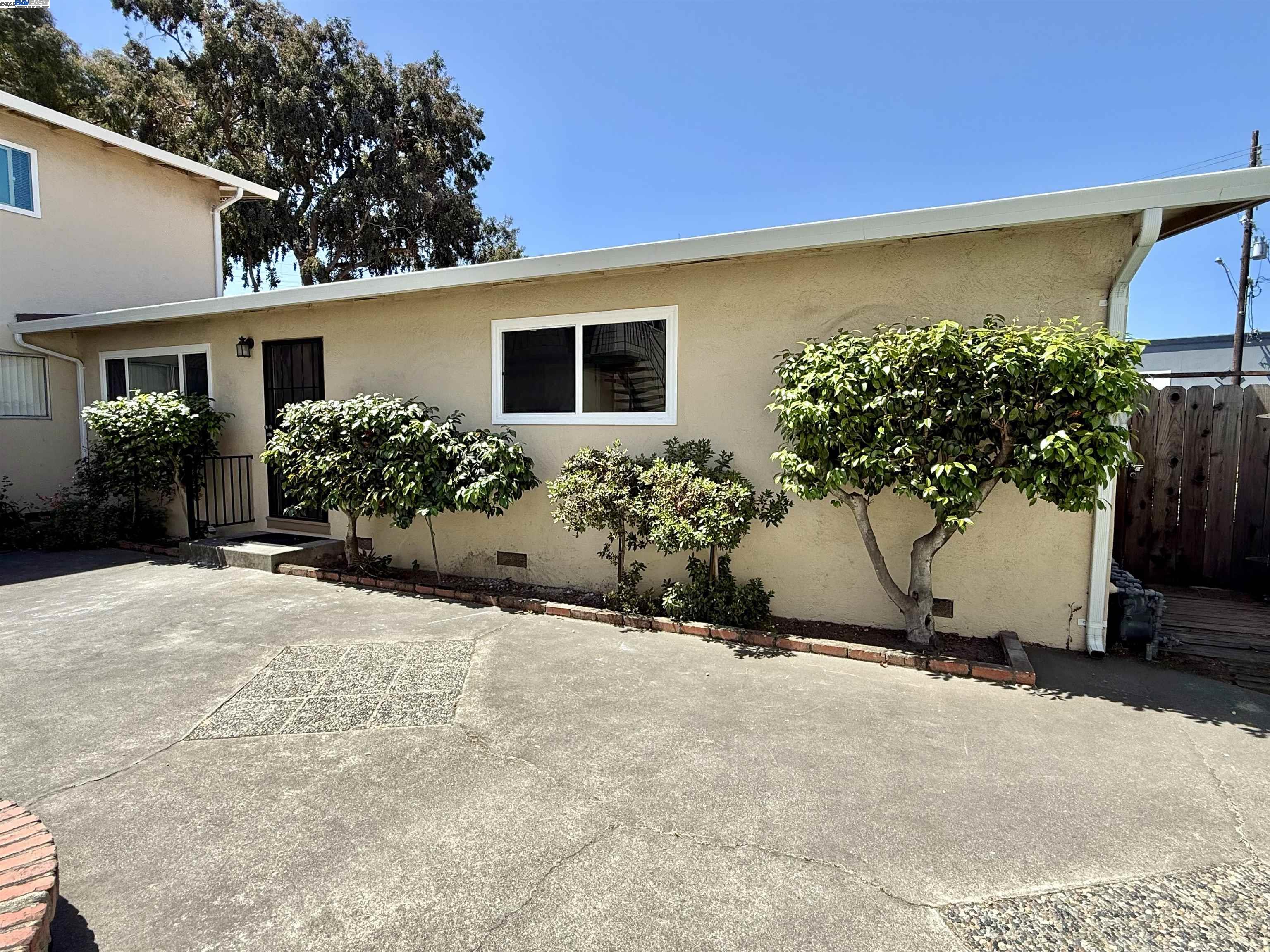 Detail Gallery Image 2 of 26 For 809 Coburn Ct #a,  San Leandro,  CA 94578 - 2 Beds | 2 Baths