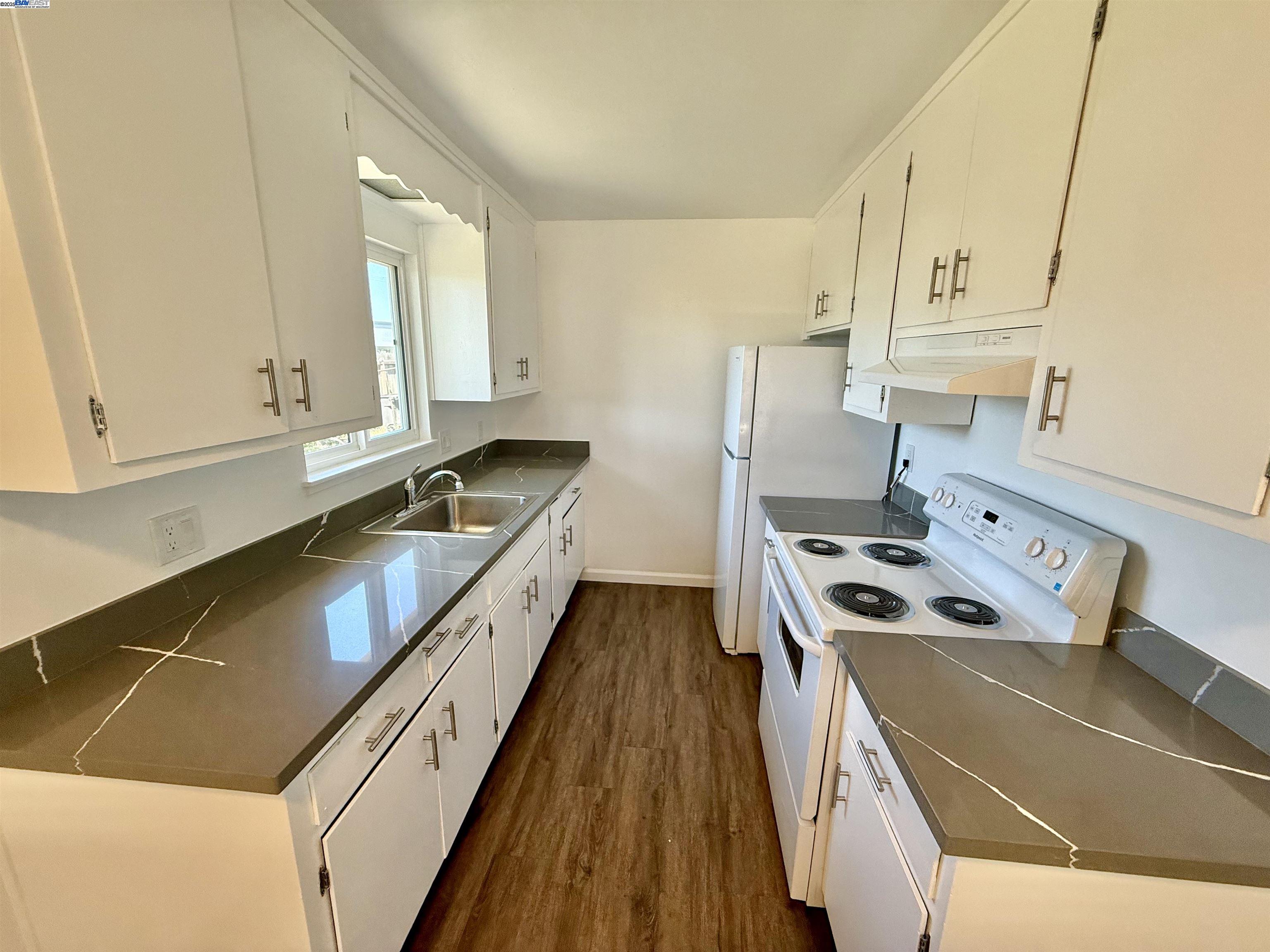 Detail Gallery Image 11 of 26 For 809 Coburn Ct #a,  San Leandro,  CA 94578 - 2 Beds | 2 Baths