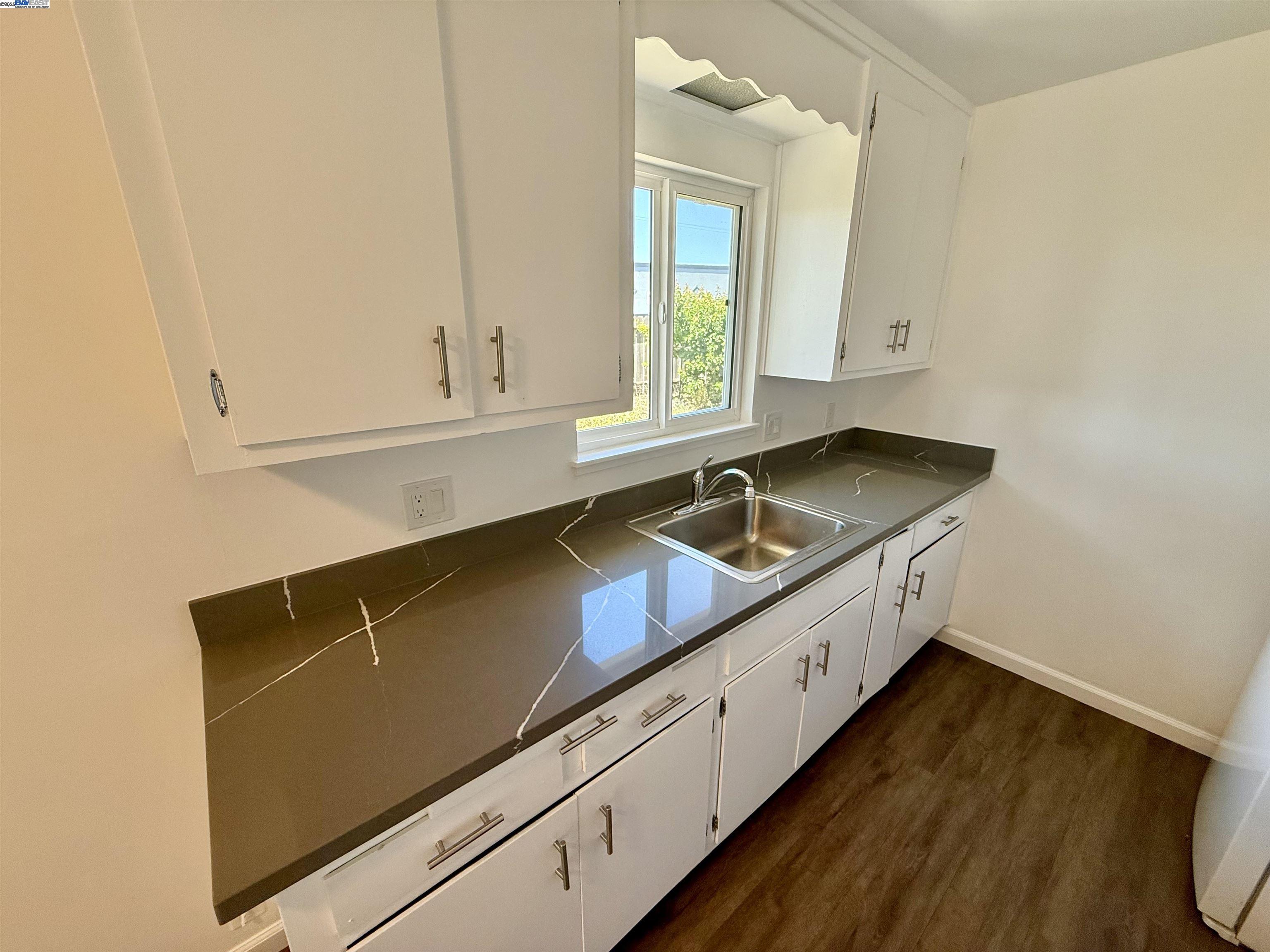 Detail Gallery Image 12 of 26 For 809 Coburn Ct #a,  San Leandro,  CA 94578 - 2 Beds | 2 Baths