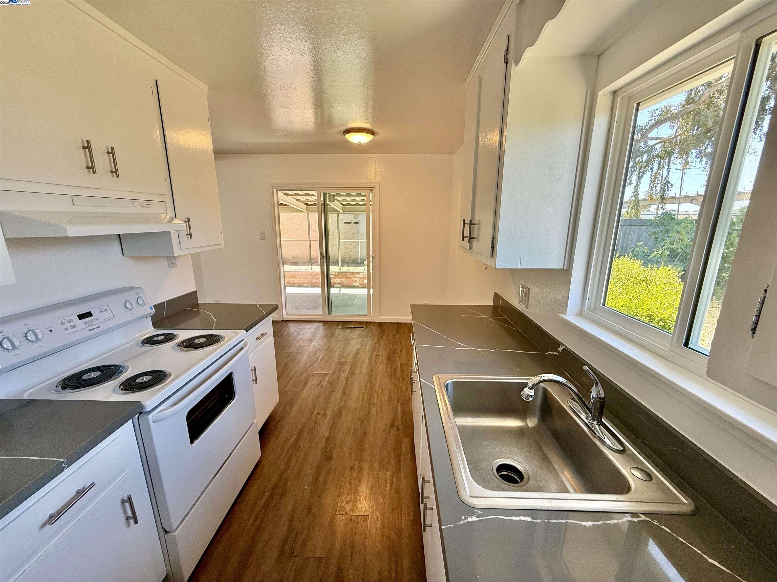 Detail Gallery Image 13 of 26 For 809 Coburn Ct #a,  San Leandro,  CA 94578 - 2 Beds | 2 Baths