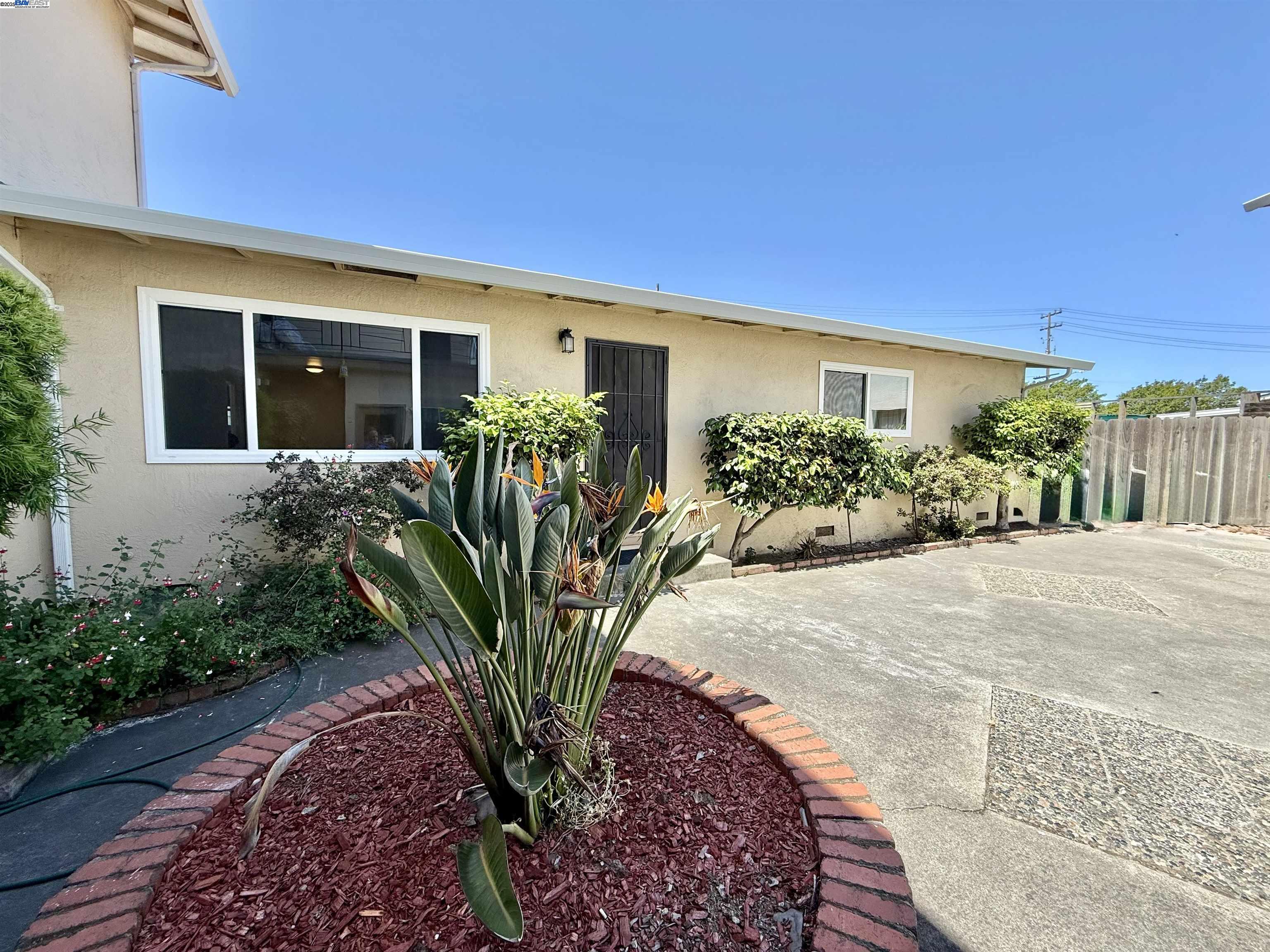 Detail Gallery Image 3 of 26 For 809 Coburn Ct #a,  San Leandro,  CA 94578 - 2 Beds | 2 Baths