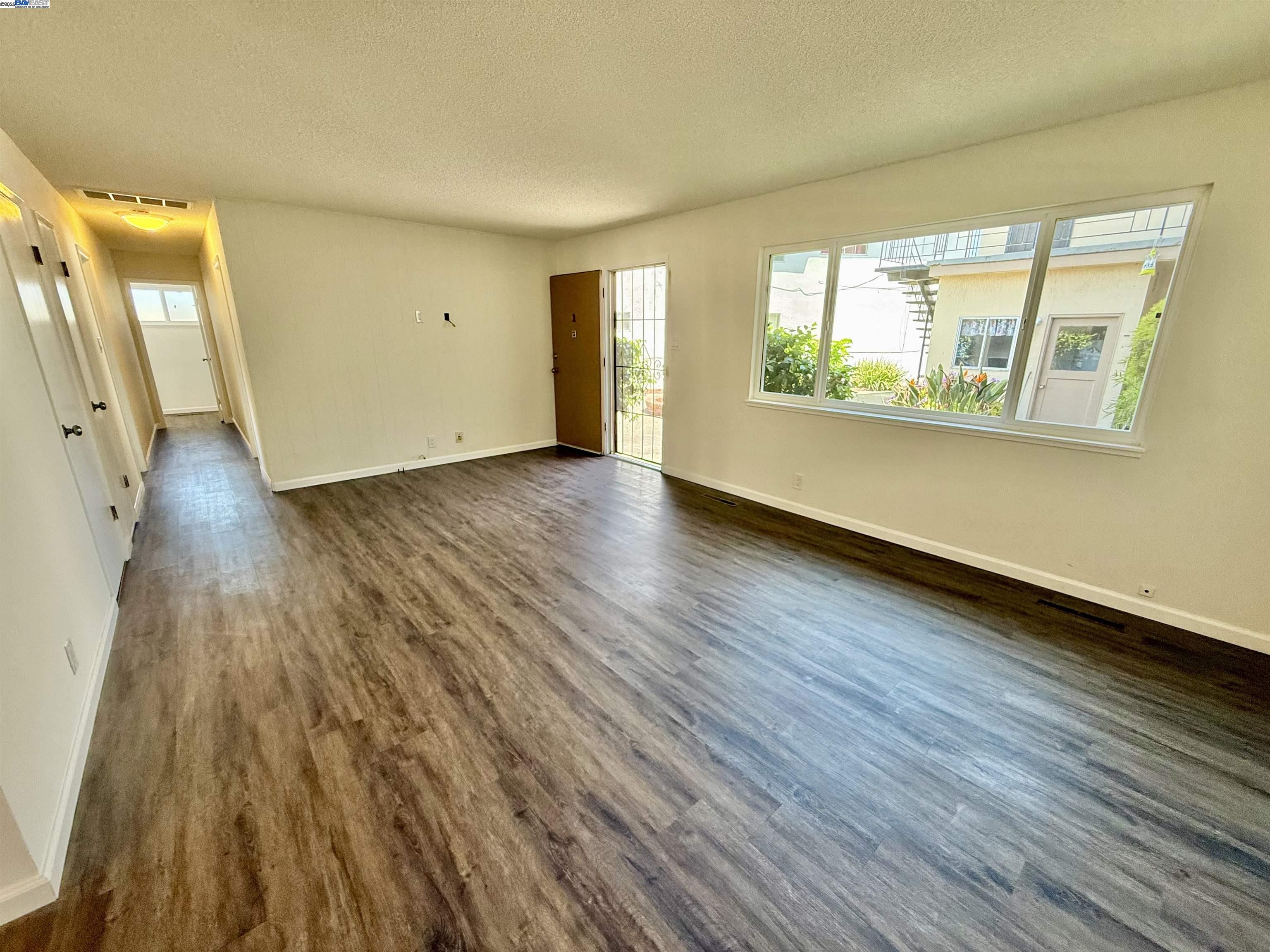 Detail Gallery Image 5 of 26 For 809 Coburn Ct #a,  San Leandro,  CA 94578 - 2 Beds | 2 Baths