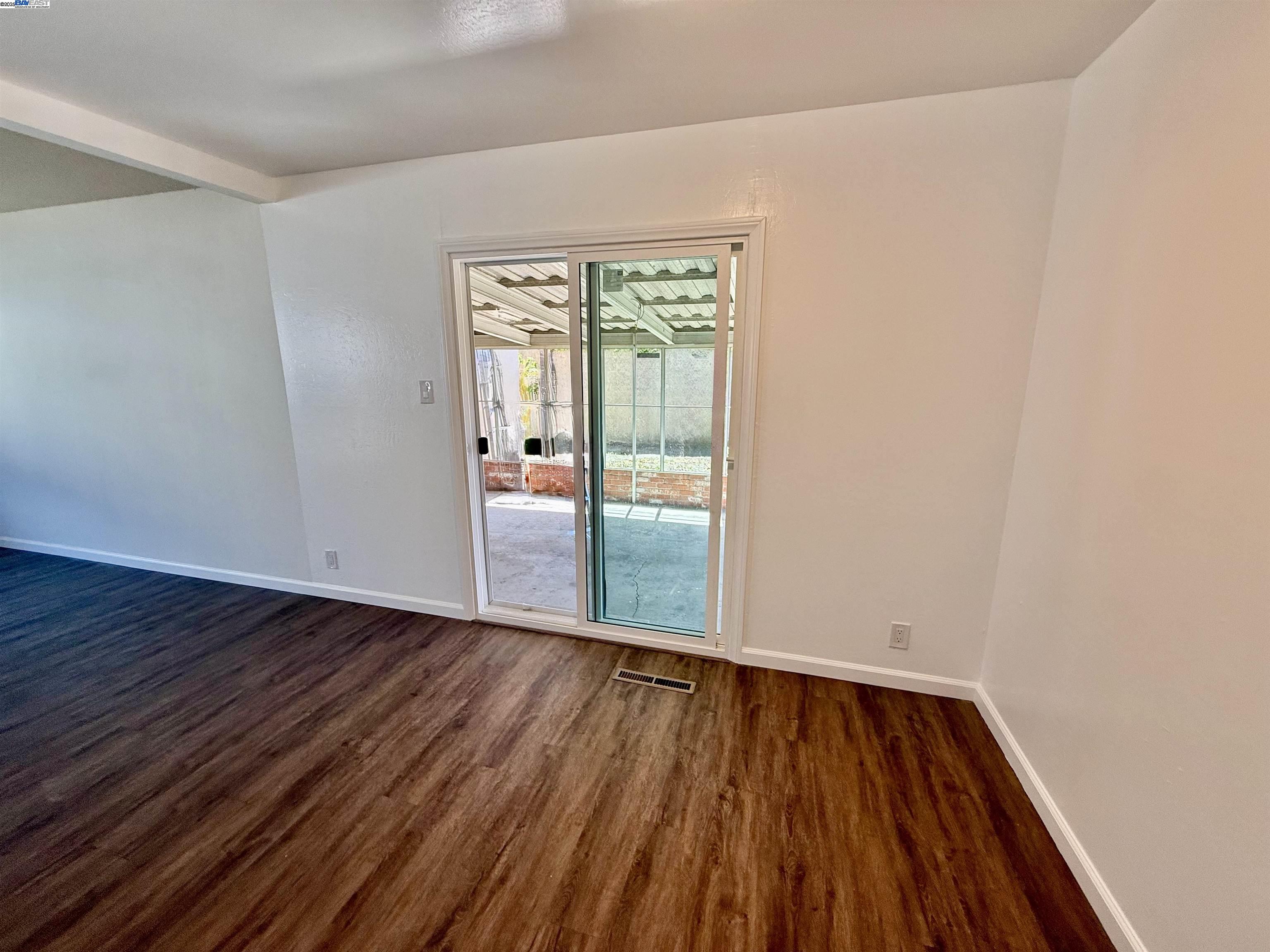 Detail Gallery Image 8 of 26 For 809 Coburn Ct #a,  San Leandro,  CA 94578 - 2 Beds | 2 Baths