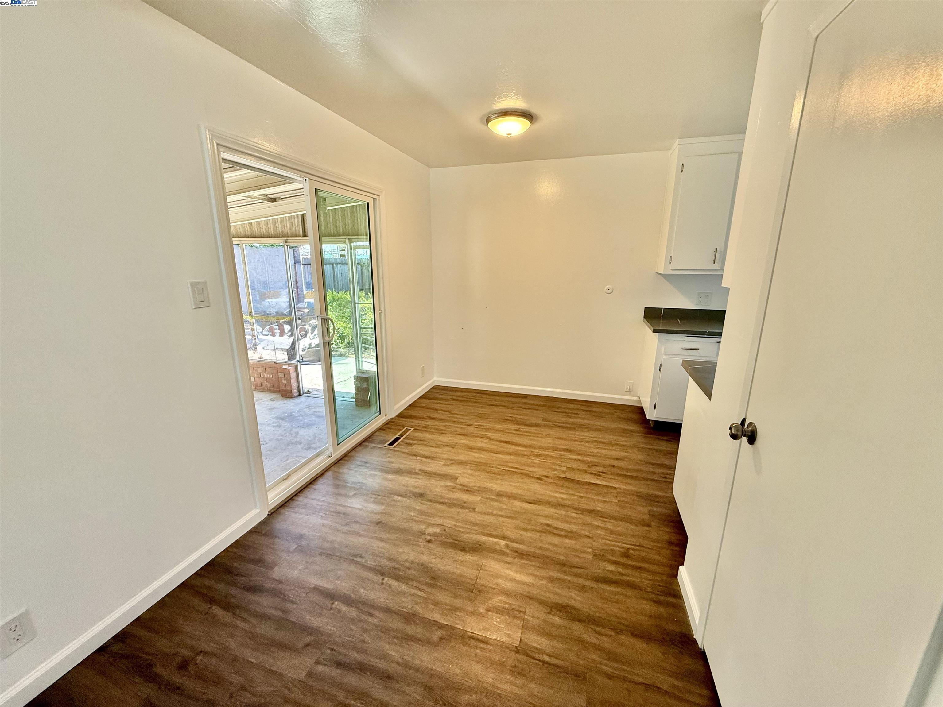 Detail Gallery Image 9 of 26 For 809 Coburn Ct #a,  San Leandro,  CA 94578 - 2 Beds | 2 Baths