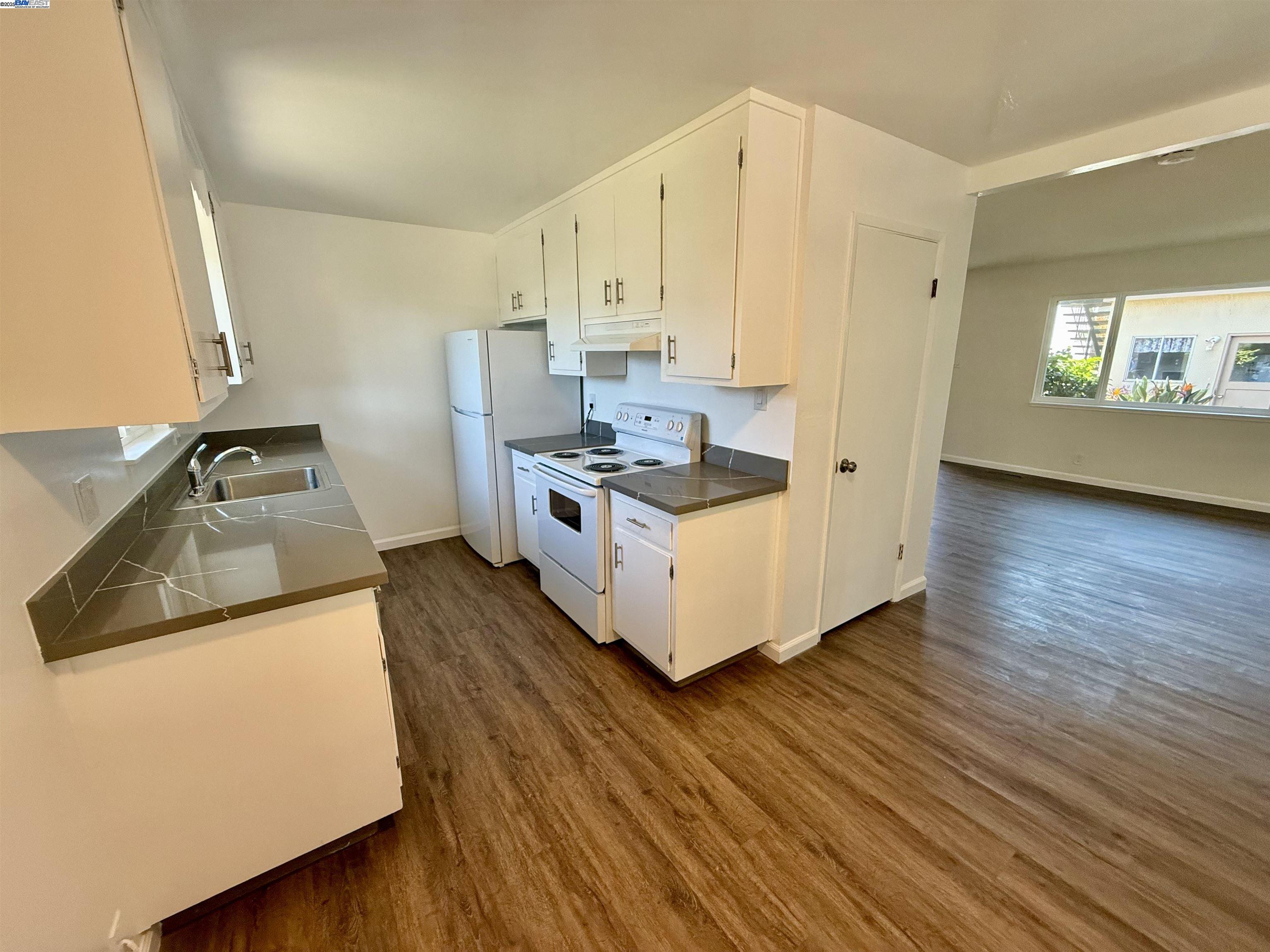 Detail Gallery Image 10 of 26 For 809 Coburn Ct #a,  San Leandro,  CA 94578 - 2 Beds | 2 Baths
