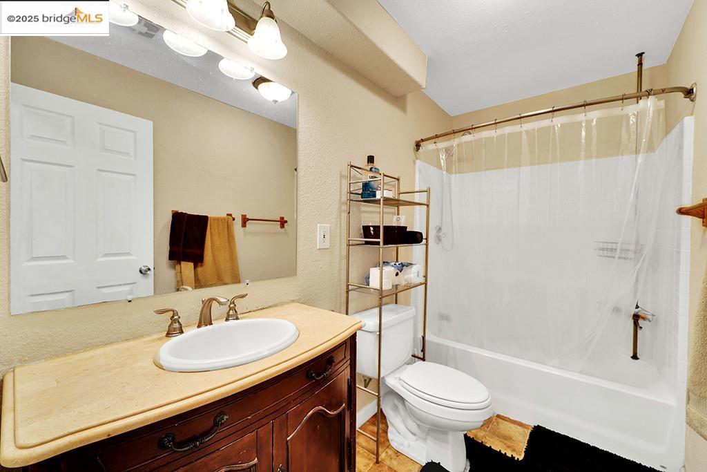 Detail Gallery Image 21 of 33 For 1259 Fulton Ave, Vallejo,  CA 94591 - 5 Beds | 4 Baths