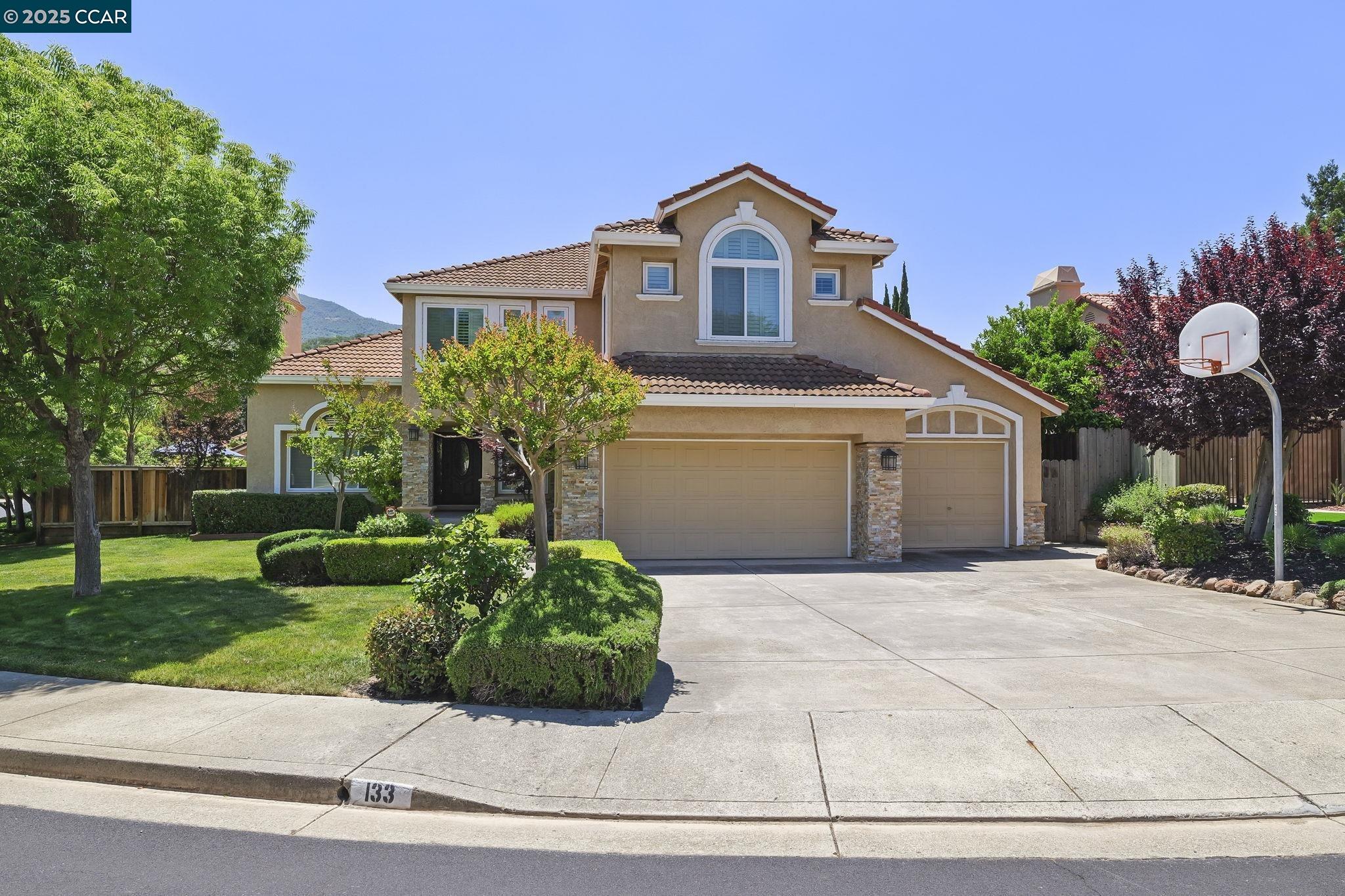 Detail Gallery Image 2 of 54 For 133 El Portal Place, Clayton,  CA 94517-1741 - 5 Beds | 3 Baths