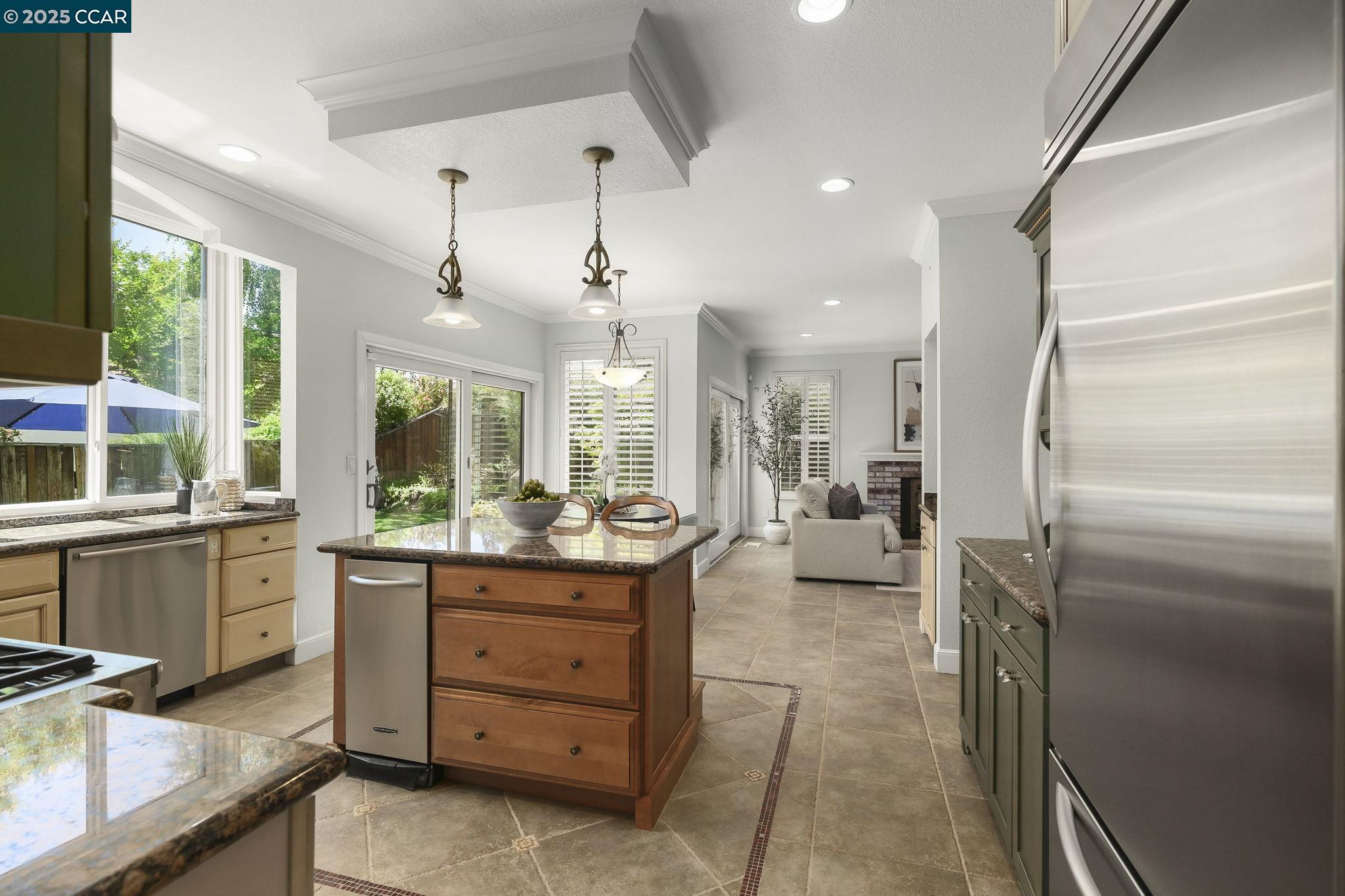 Detail Gallery Image 11 of 54 For 133 El Portal Place, Clayton,  CA 94517-1741 - 5 Beds | 3 Baths