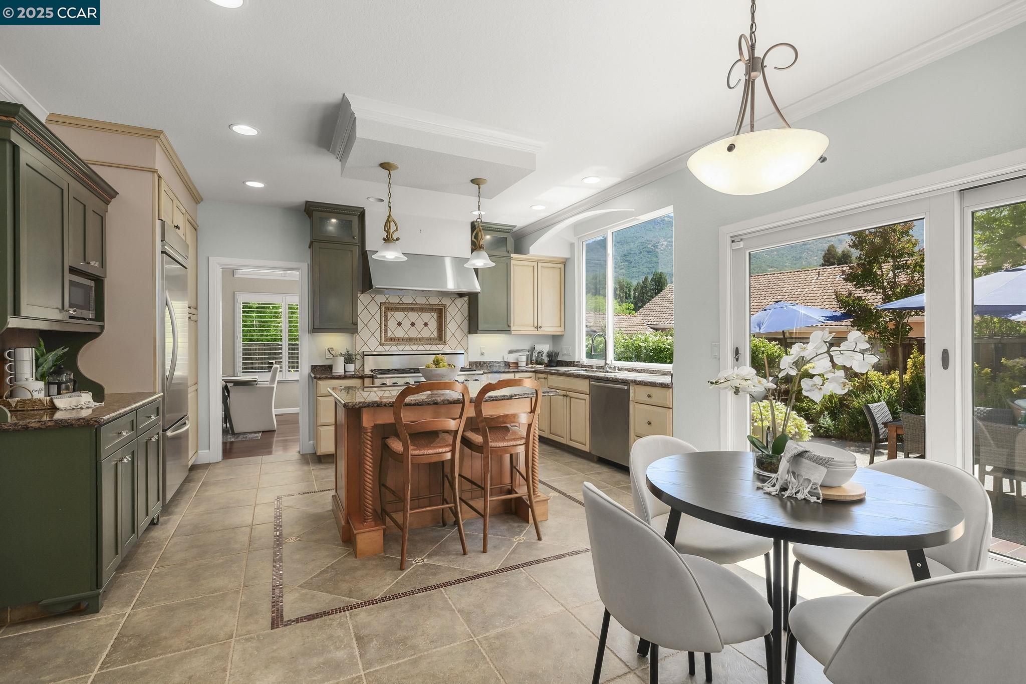 Detail Gallery Image 12 of 54 For 133 El Portal Place, Clayton,  CA 94517-1741 - 5 Beds | 3 Baths