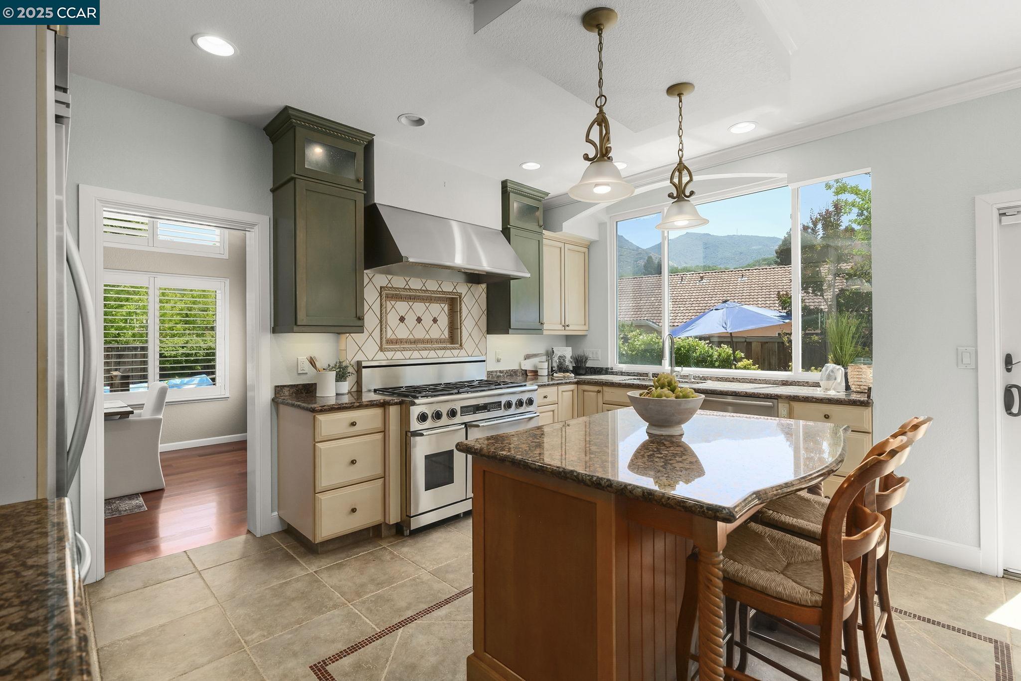Detail Gallery Image 14 of 54 For 133 El Portal Place, Clayton,  CA 94517-1741 - 5 Beds | 3 Baths