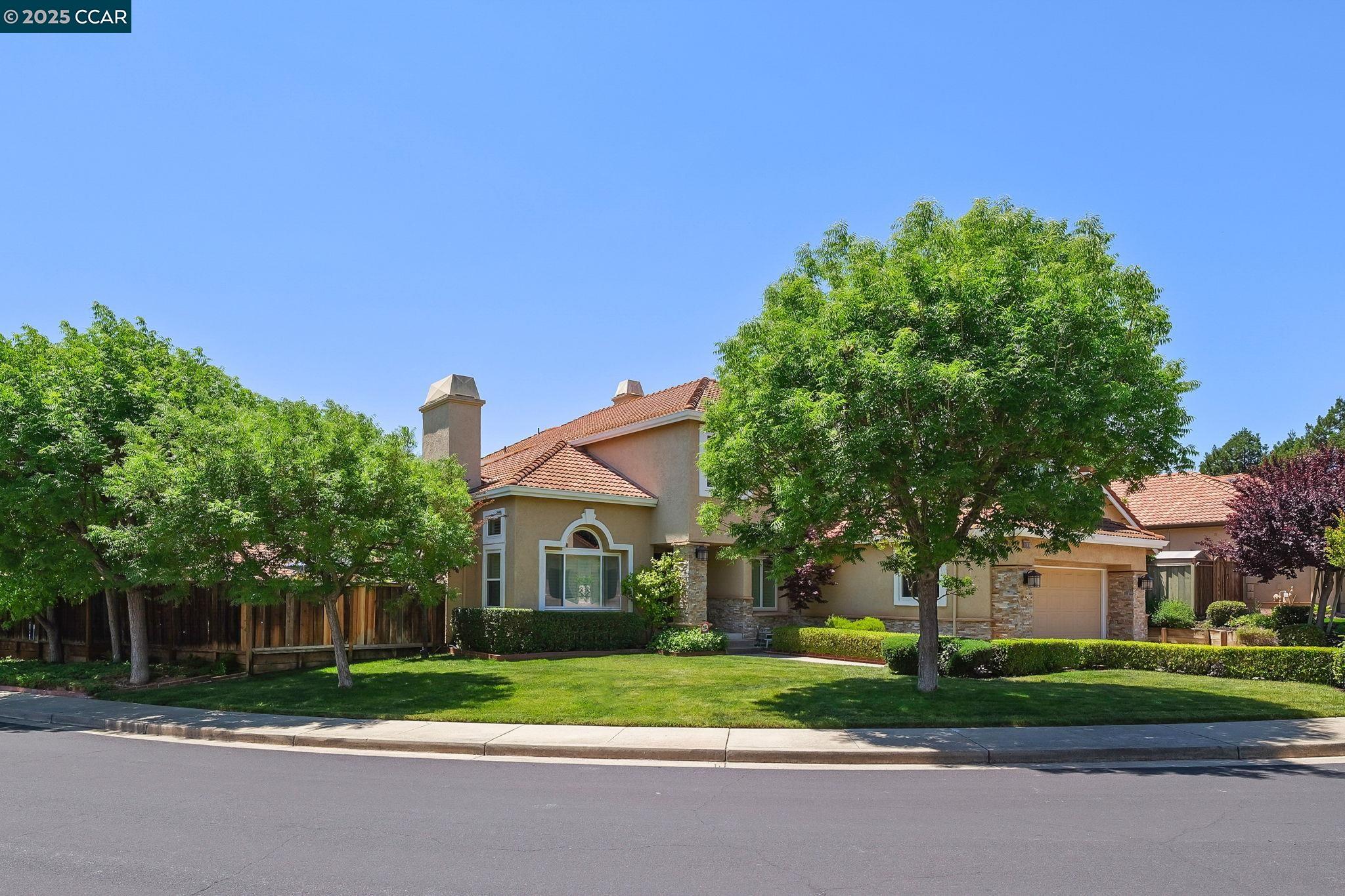 Detail Gallery Image 3 of 54 For 133 El Portal Place, Clayton,  CA 94517-1741 - 5 Beds | 3 Baths