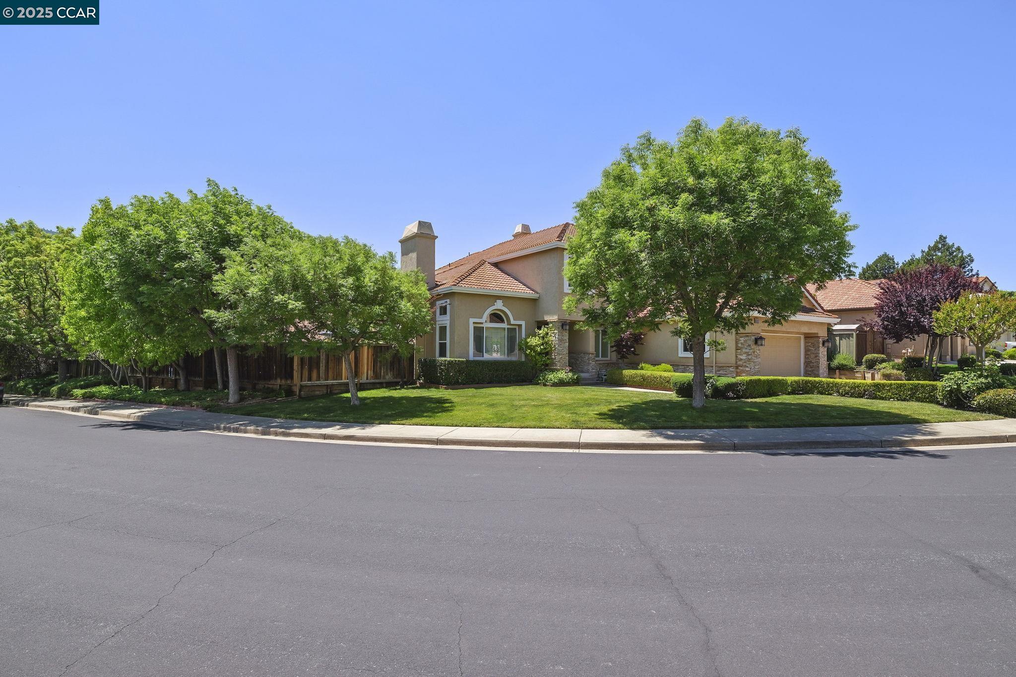 Detail Gallery Image 4 of 54 For 133 El Portal Place, Clayton,  CA 94517-1741 - 5 Beds | 3 Baths