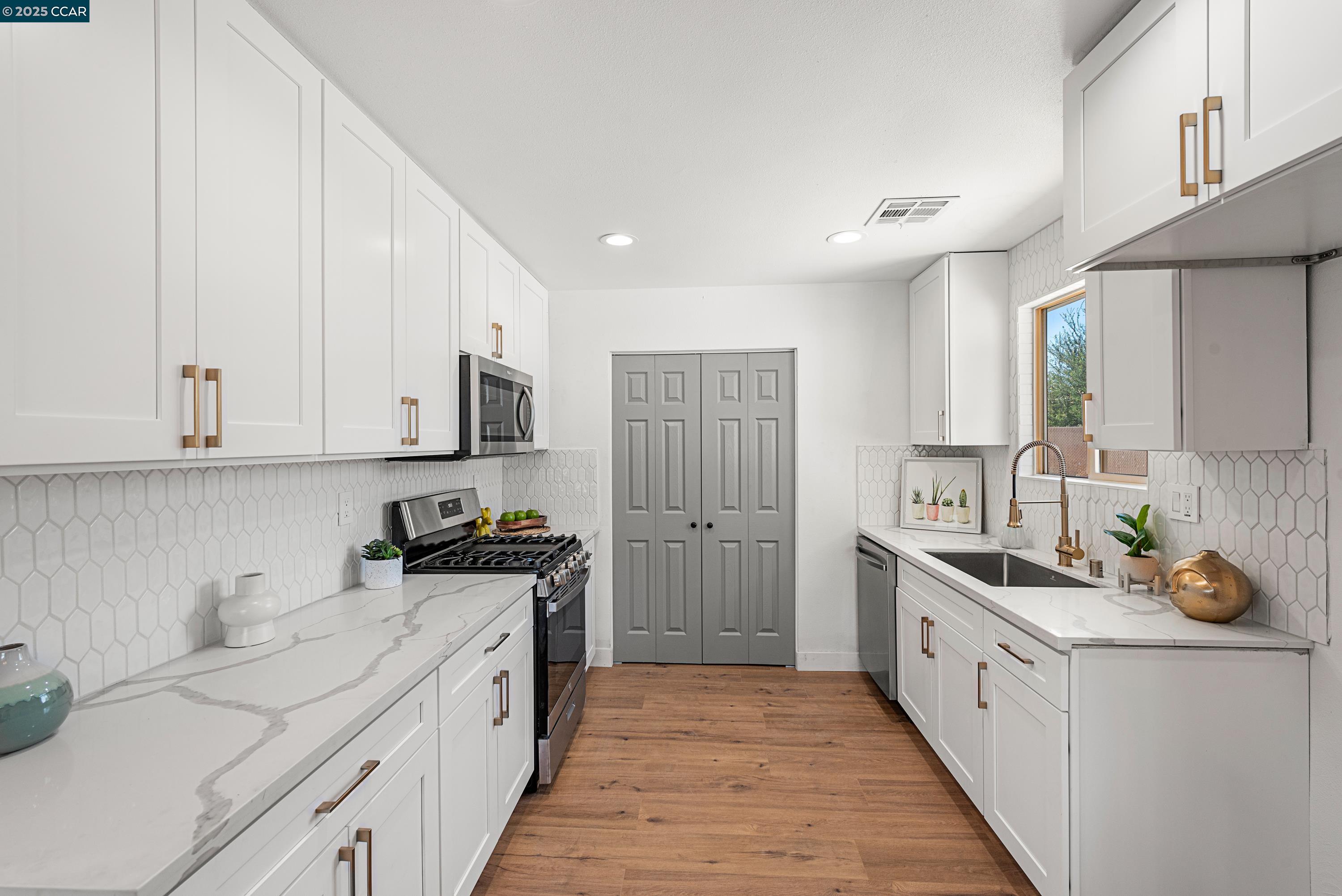 Detail Gallery Image 3 of 25 For 86149 Calle Bouganville, Coachella,  CA 92236-2235 - 3 Beds | 2 Baths
