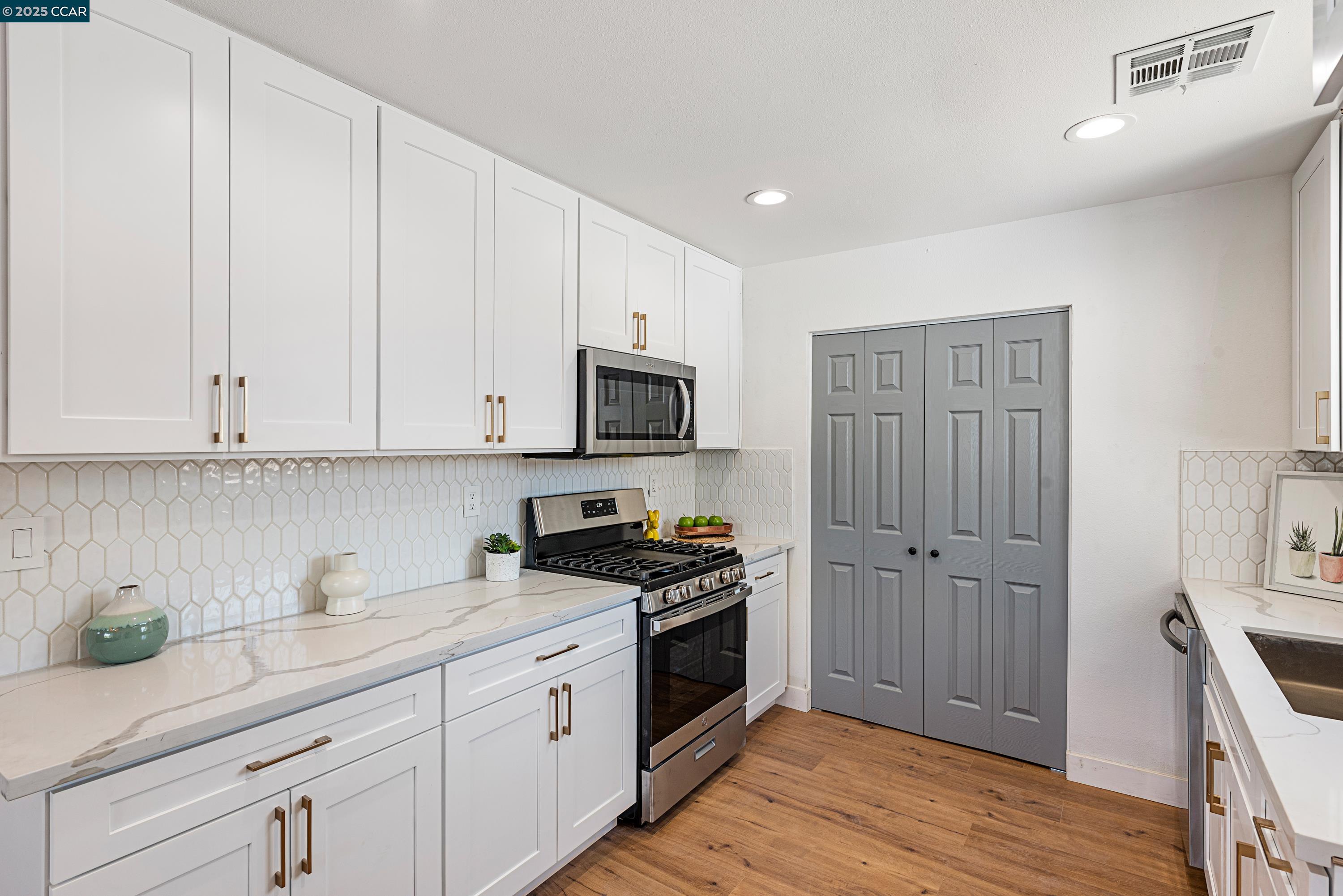 Detail Gallery Image 4 of 25 For 86149 Calle Bouganville, Coachella,  CA 92236-2235 - 3 Beds | 2 Baths