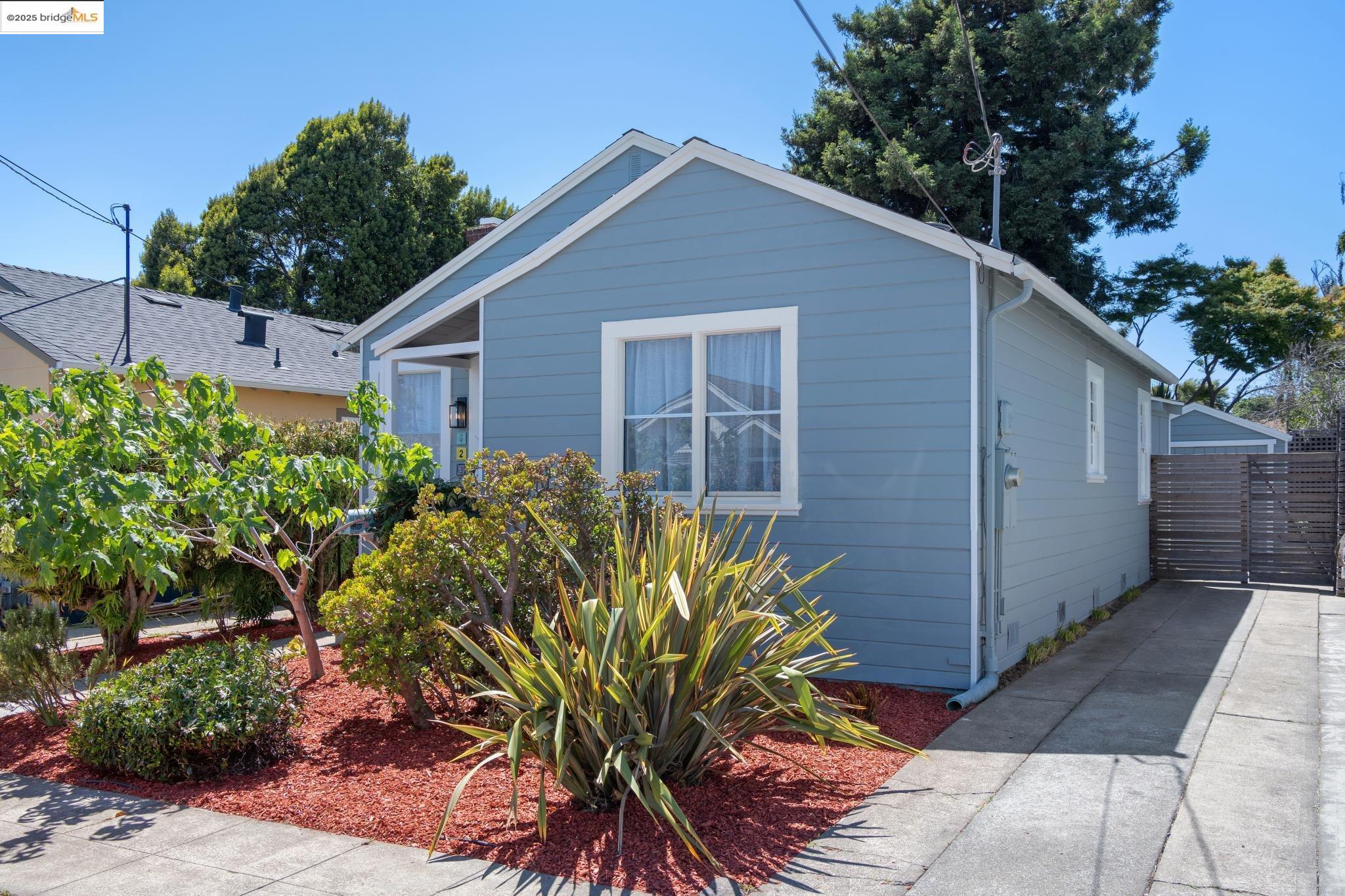 Detail Gallery Image 3 of 50 For 623 38th St, Richmond,  CA 94805 - 2 Beds | 1 Baths