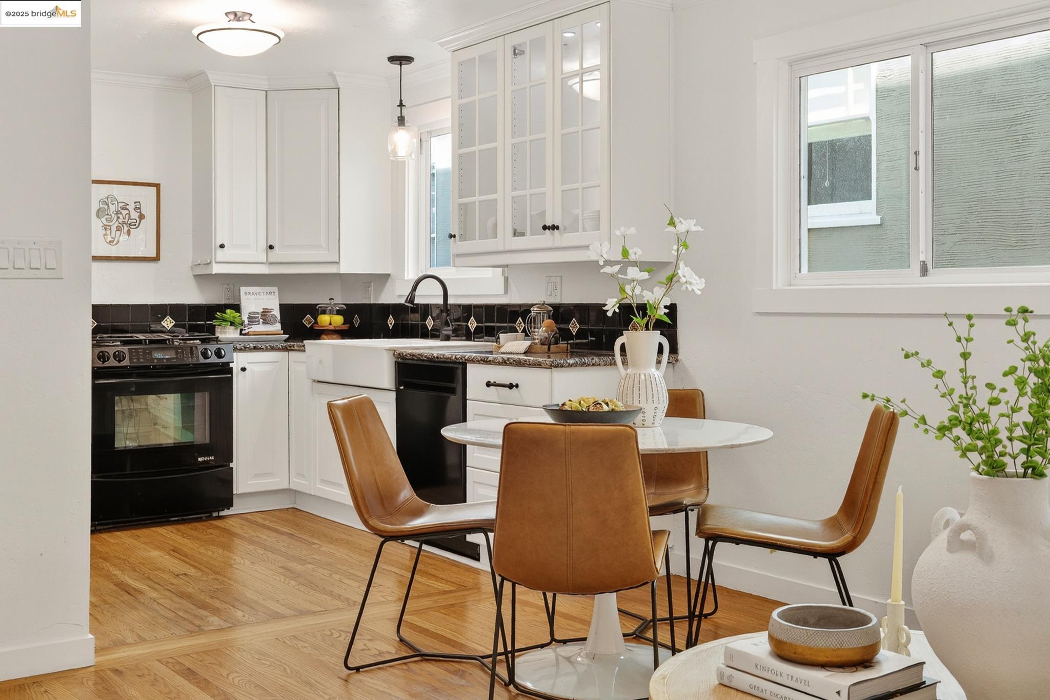 Detail Gallery Image 11 of 29 For 30 Domingo Ave #2,  Berkeley,  CA 94705-0000 - 2 Beds | 2 Baths