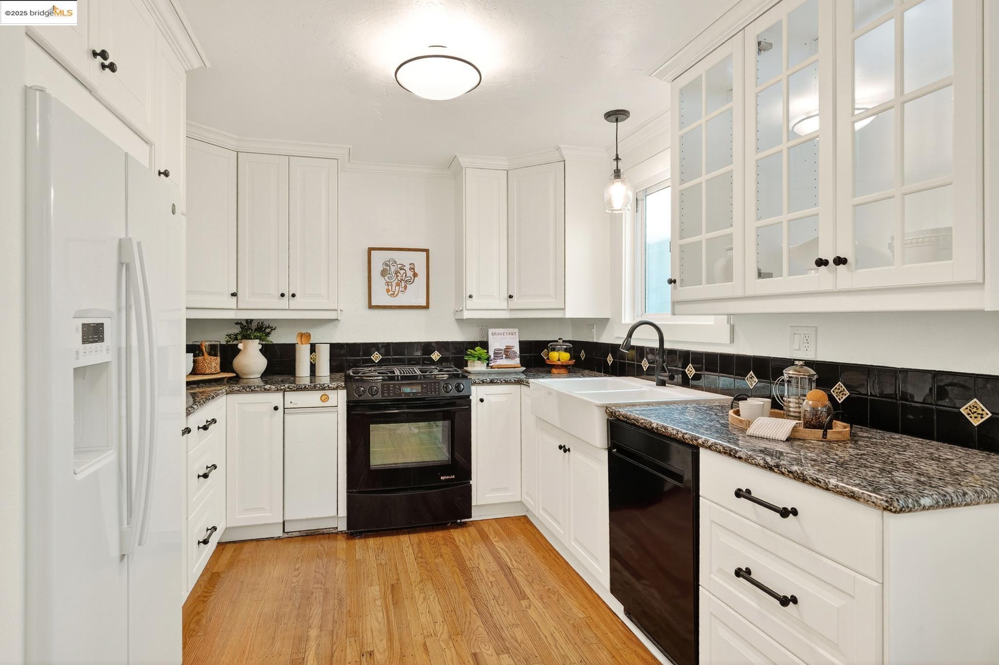 Detail Gallery Image 13 of 29 For 30 Domingo Ave #2,  Berkeley,  CA 94705-0000 - 2 Beds | 2 Baths