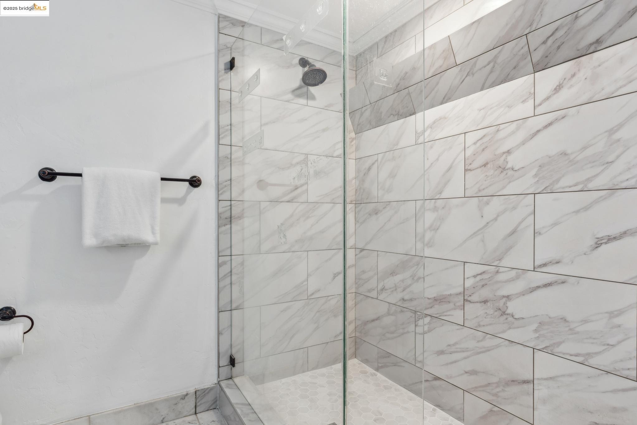 Detail Gallery Image 17 of 26 For 30 Domingo Ave #2,  Berkeley,  CA 94705-0000 - 2 Beds | 2 Baths
