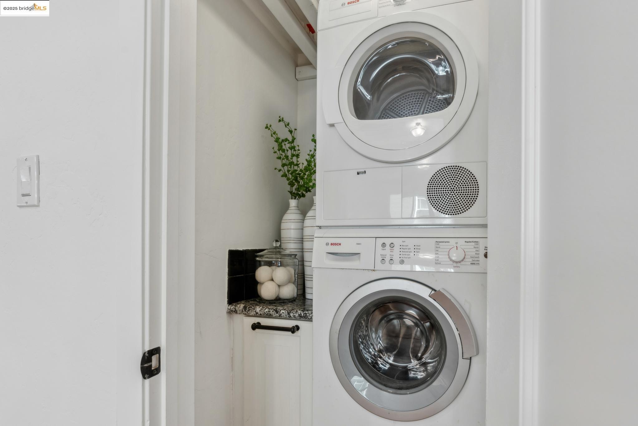 Detail Gallery Image 22 of 26 For 30 Domingo Ave #2,  Berkeley,  CA 94705-0000 - 2 Beds | 2 Baths