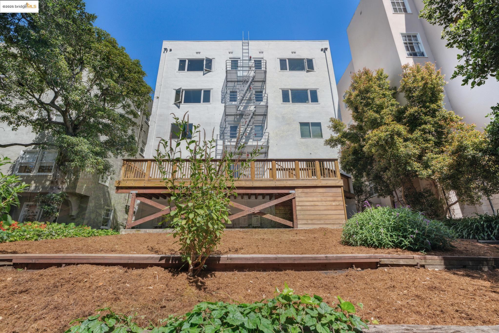 Detail Gallery Image 24 of 26 For 30 Domingo Ave #2,  Berkeley,  CA 94705-0000 - 2 Beds | 2 Baths