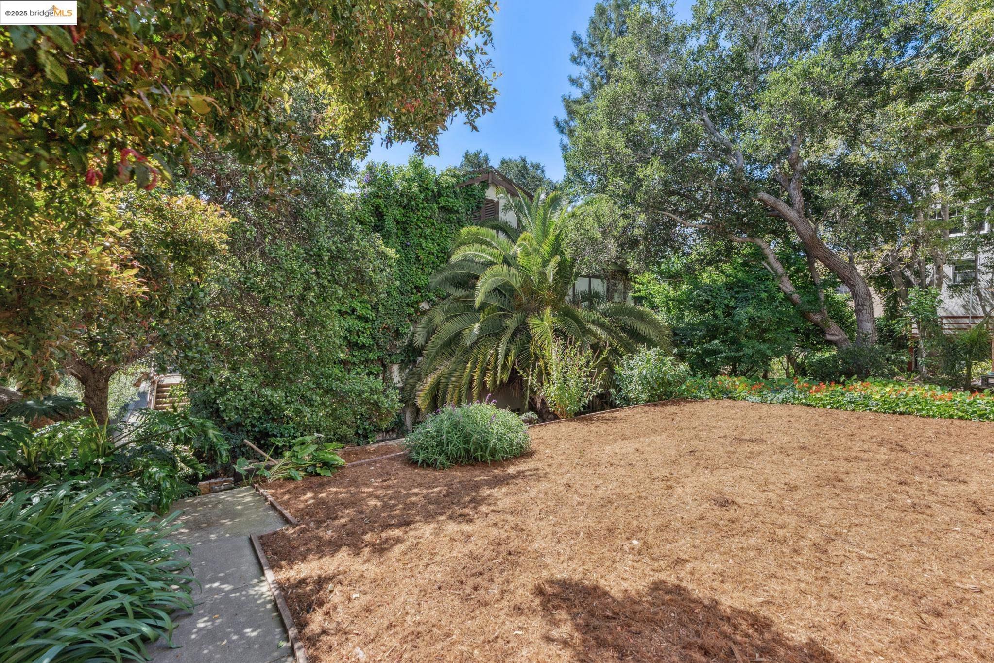 Detail Gallery Image 25 of 26 For 30 Domingo Ave #2,  Berkeley,  CA 94705-0000 - 2 Beds | 2 Baths
