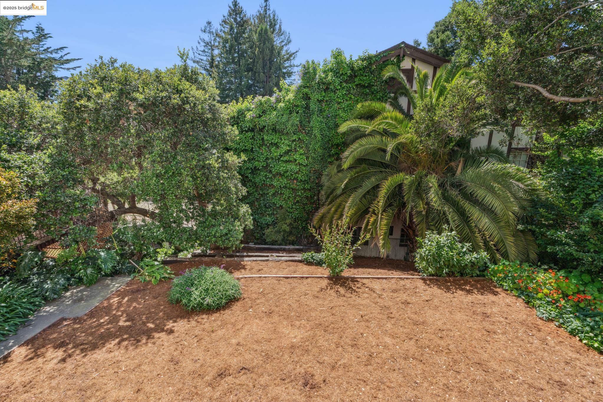 Detail Gallery Image 26 of 26 For 30 Domingo Ave #2,  Berkeley,  CA 94705-0000 - 2 Beds | 2 Baths